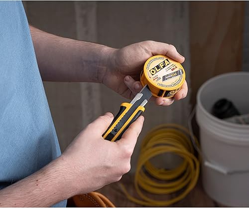 Vista 4 de OLFA Lata de eliminación de cuchillas de bolsillo (DC-3) – Contenedor pequeño de banco de cuchillas para desechar y almacenar de forma rápida