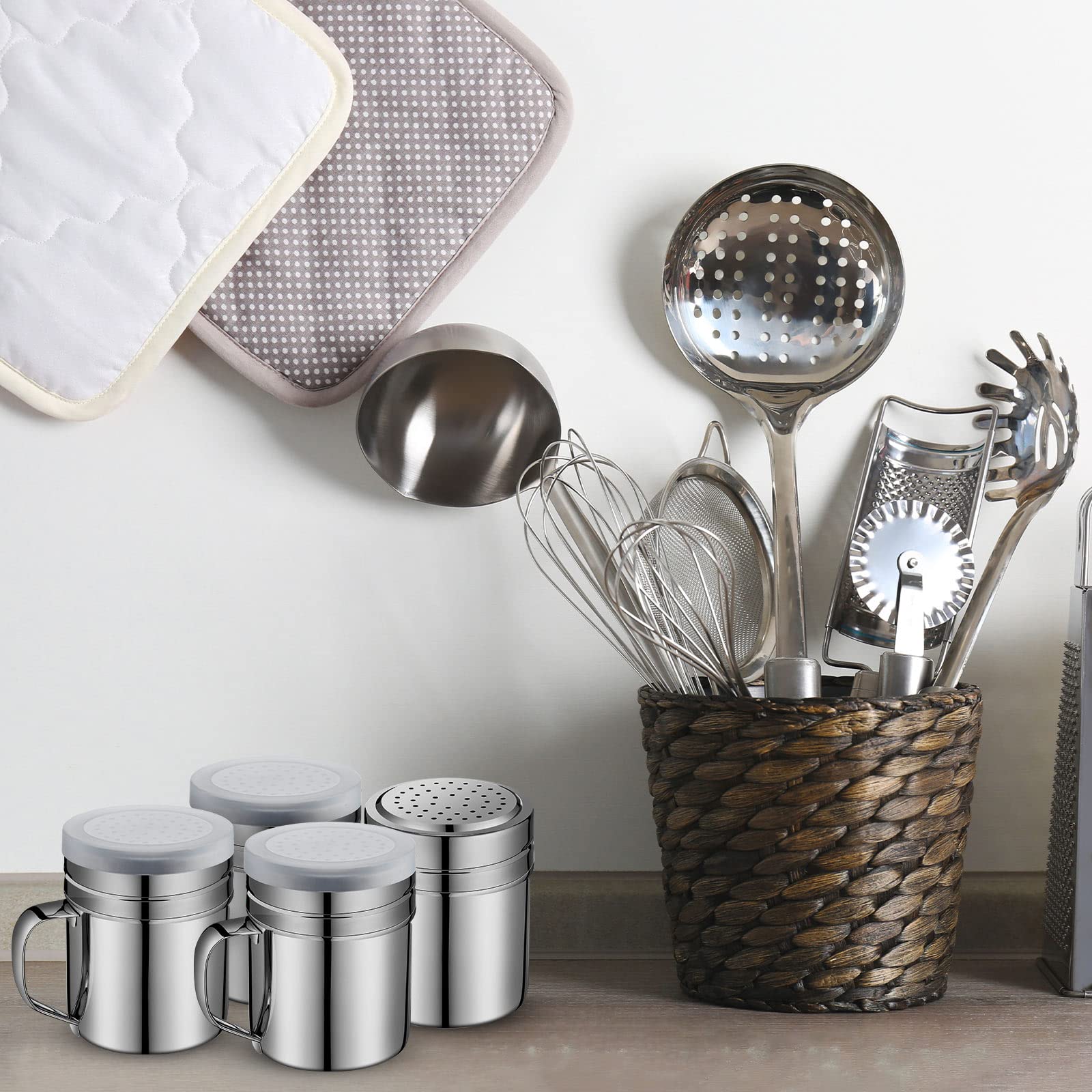 Lallisa 12 saleros de acero inoxidable de 10 onzas con agujeros y tapas para dragado con asa, versátil salero para azúcar, pimienta, condimentos, harina, palomitas de maíz, canela en polvo, accesorios