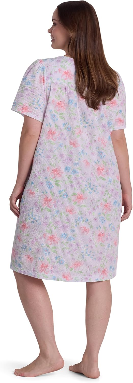 Miss Elaine Seersucker Short Robe, Short Sleeves, Snap Closure and Square Neckline