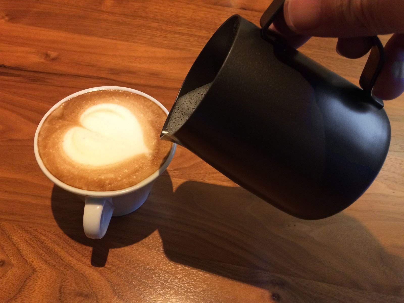 scarlet espresso | Milchkännchen »L'Art Modern Anthrazit« für Latte Art oder Cappuccino; aus 18/10 Edelstahl mit Antihaft-Beschichtung (innen & außen); hochwertiger Barista Pitcher (350 ml)