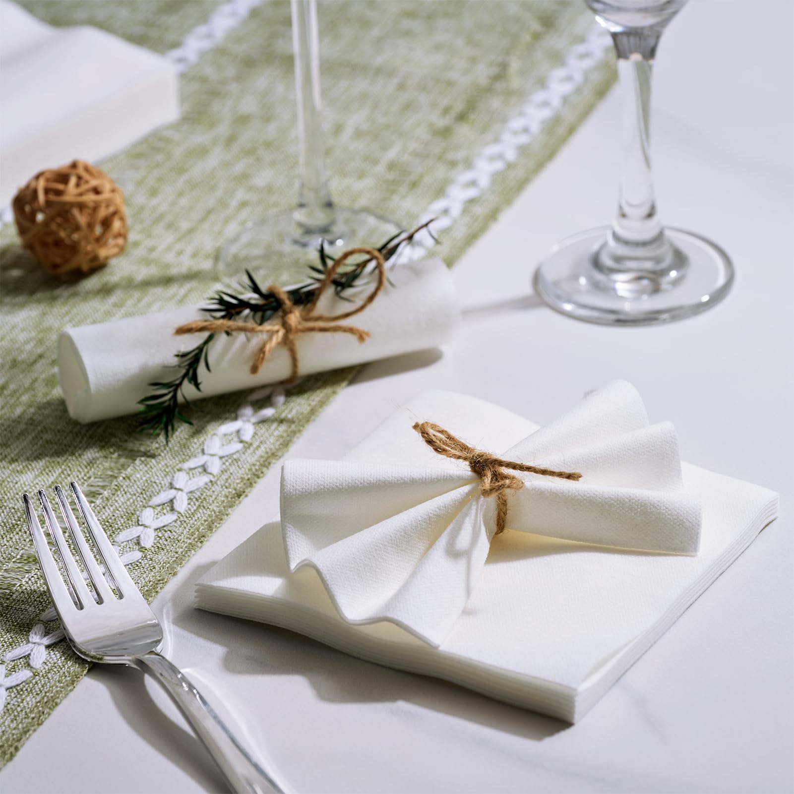 FOCUSLINE 100 servilletas de cóctel desechables con tacto de lino, servilletas cuadradas blancas para bebidas, suaves y absorbentes, servilletas de papel para fiestas, bares, restaurantes, cafeterías,