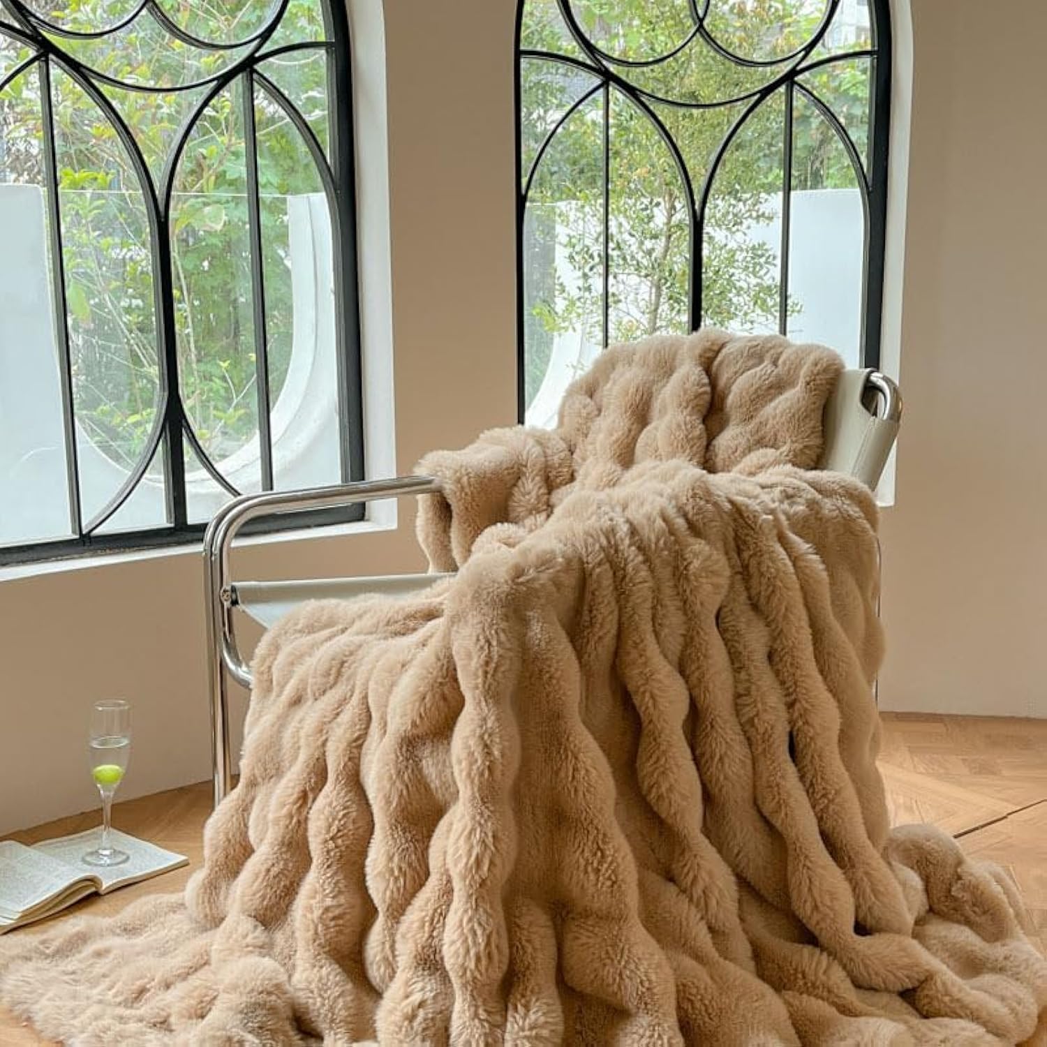 LIMOS Soft Plush Throw Blanket,Super Soft Cozy Fuzzy Blanket Faux Fur Blanket for Couch Bed and Sofa (camel, 150 x 200cm)