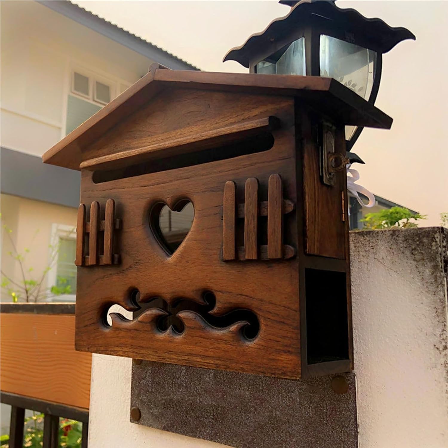 木製の丸太小屋の壁の台紙の郵便受け、純木の低下箱、粉砕および空になる技能、家のために適したロックが付いている郵便受け 【ベージュ】