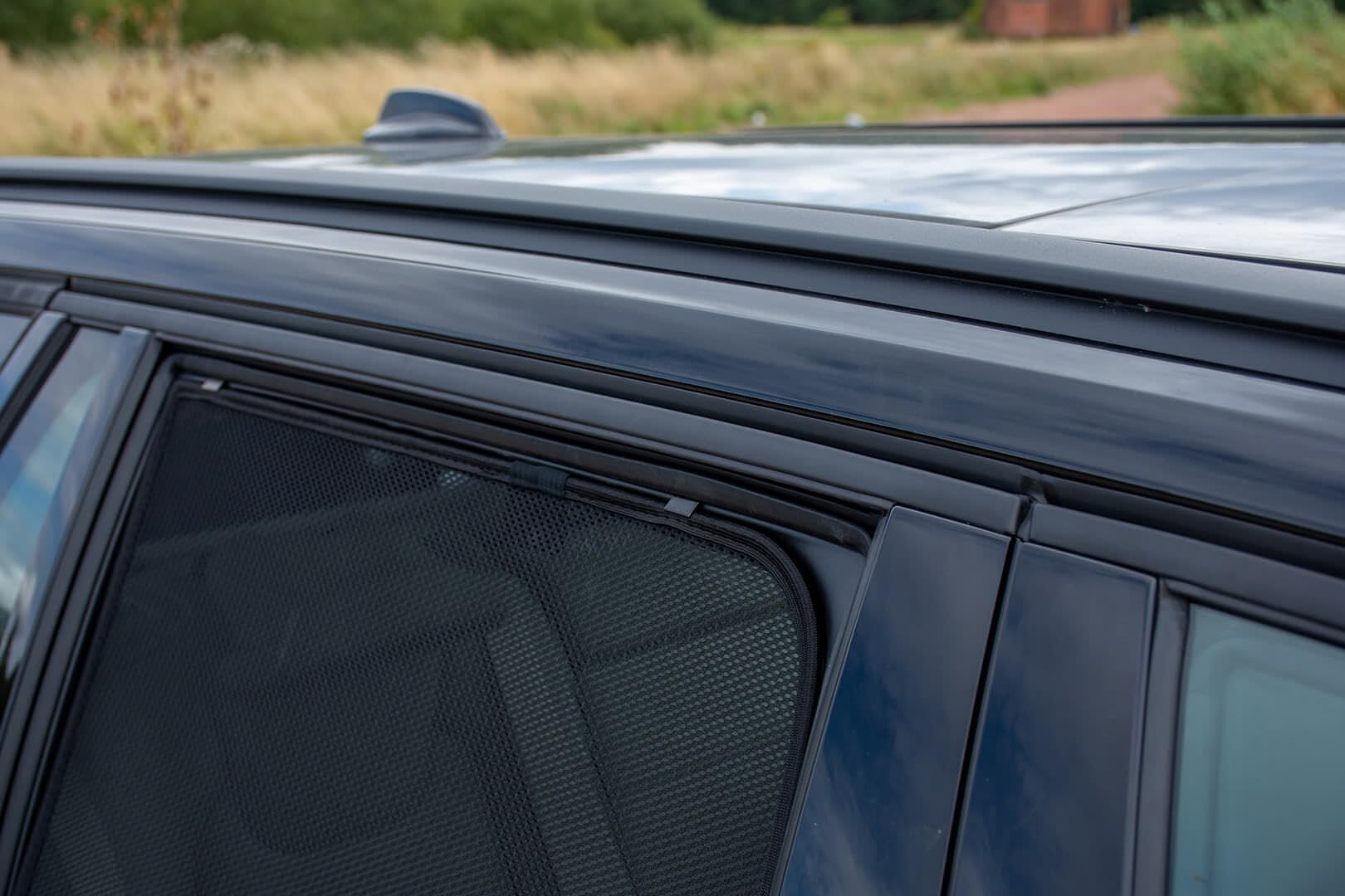 CAR SHADES zestaw (tylne drzwi boczne) kompatybilny z Volvo V60 II 2018- (4-częściowy) - niestandardowe osłony przeciwsłoneczne do samochodów, czarny
