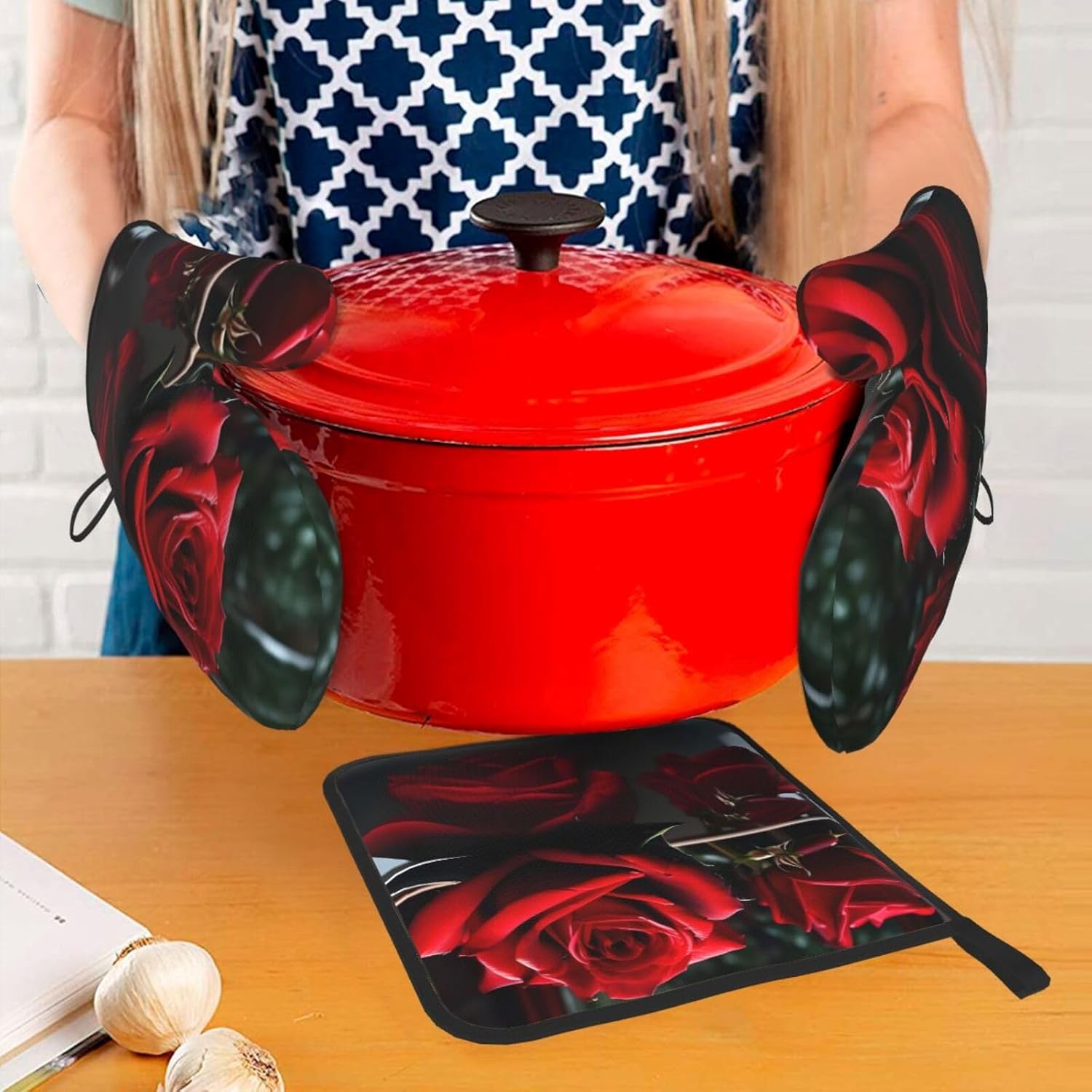 Red Mirror Rose Print Heat Resistant Microwave Gloves, Used for Baking, Cooking, and Fashion Kitchen Essentials
