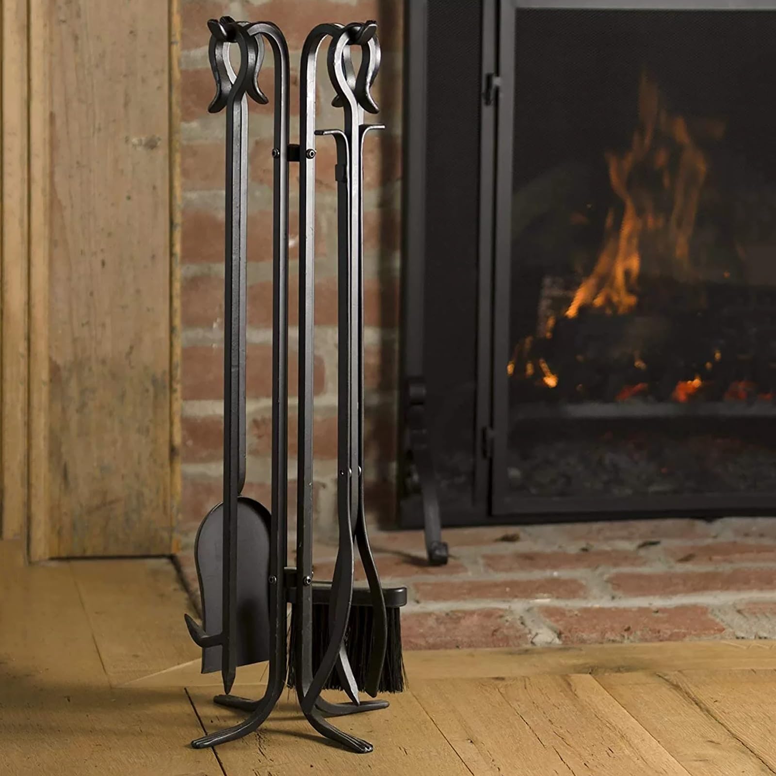 Set di attrezzi per caminetto 5 in 1, per interni ed esterni, in ferro battuto, con attizzatoio, pinza, pala, spazzola, supporto per braciere Fireset