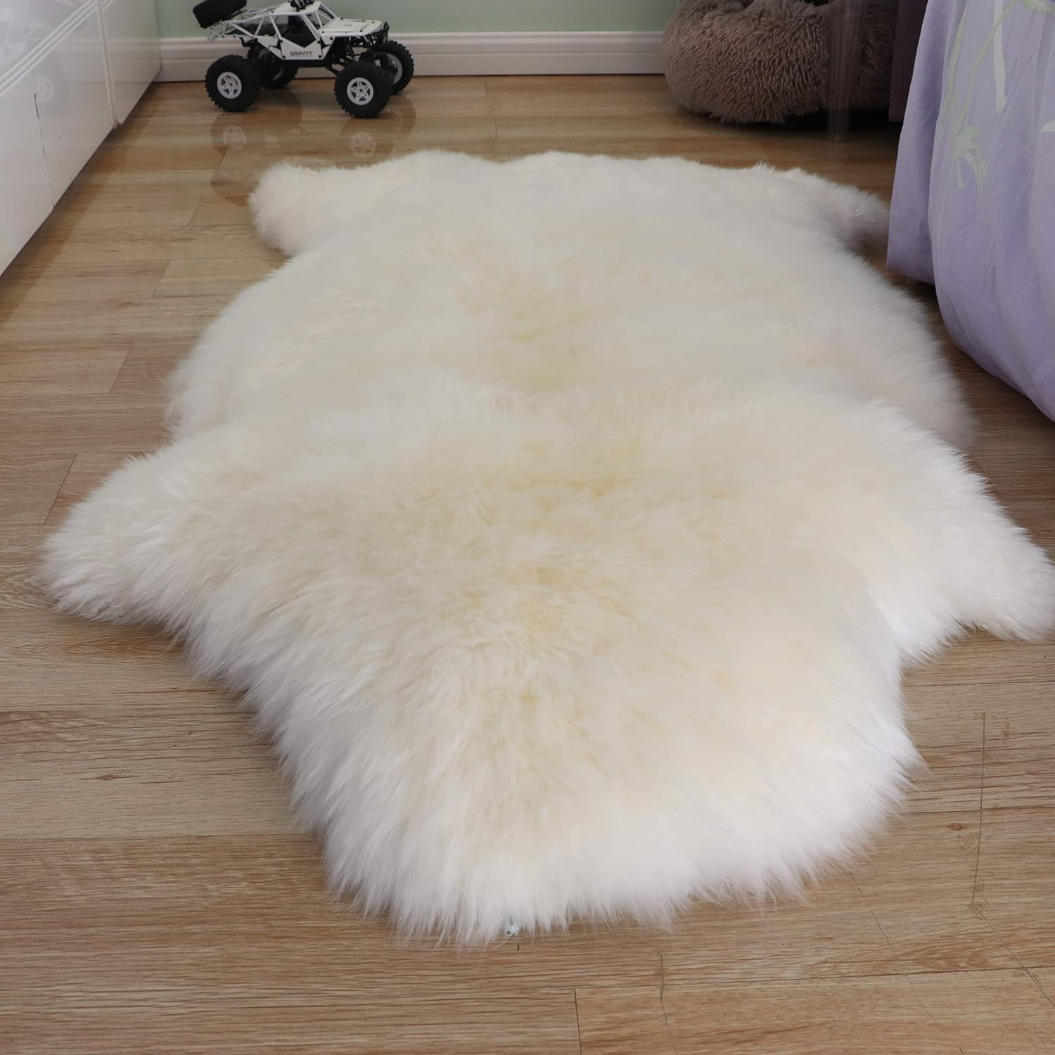 Woolous Alfombra Piel de Oveja, Neozelandesa Extra Gruesa Piel de Cordero– Suave Natural Piel de Oveja Auténtica para Dormitorio, Salón, Silla y Sofá, Decoración Hogar (105x70cm, Marfil)