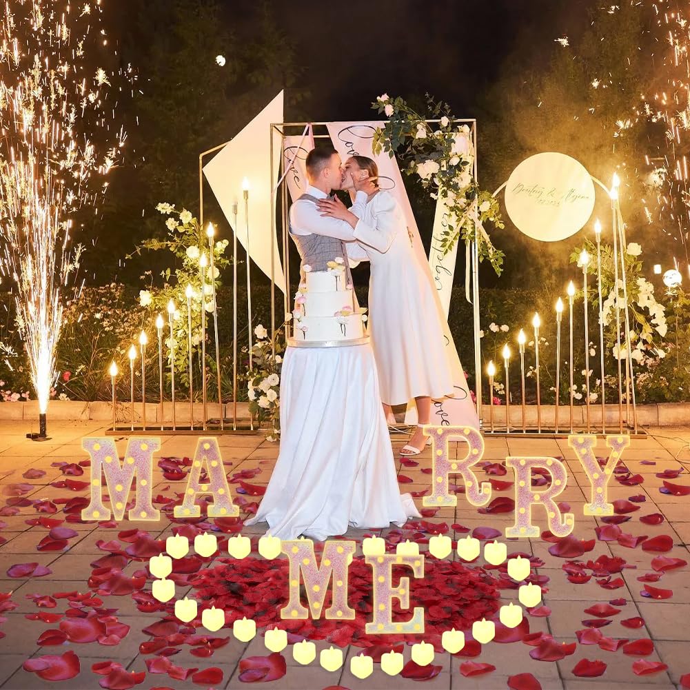 Rosa MARRY ME Leuchtbuchstaben als Dekoration für Heiratsanträge, 3D Buchstabe Licht Vorschlag Dekoration mit 24 flammenlosen Herzkerzen, 2000 Rosenblättern für Heiratsanträge (M)