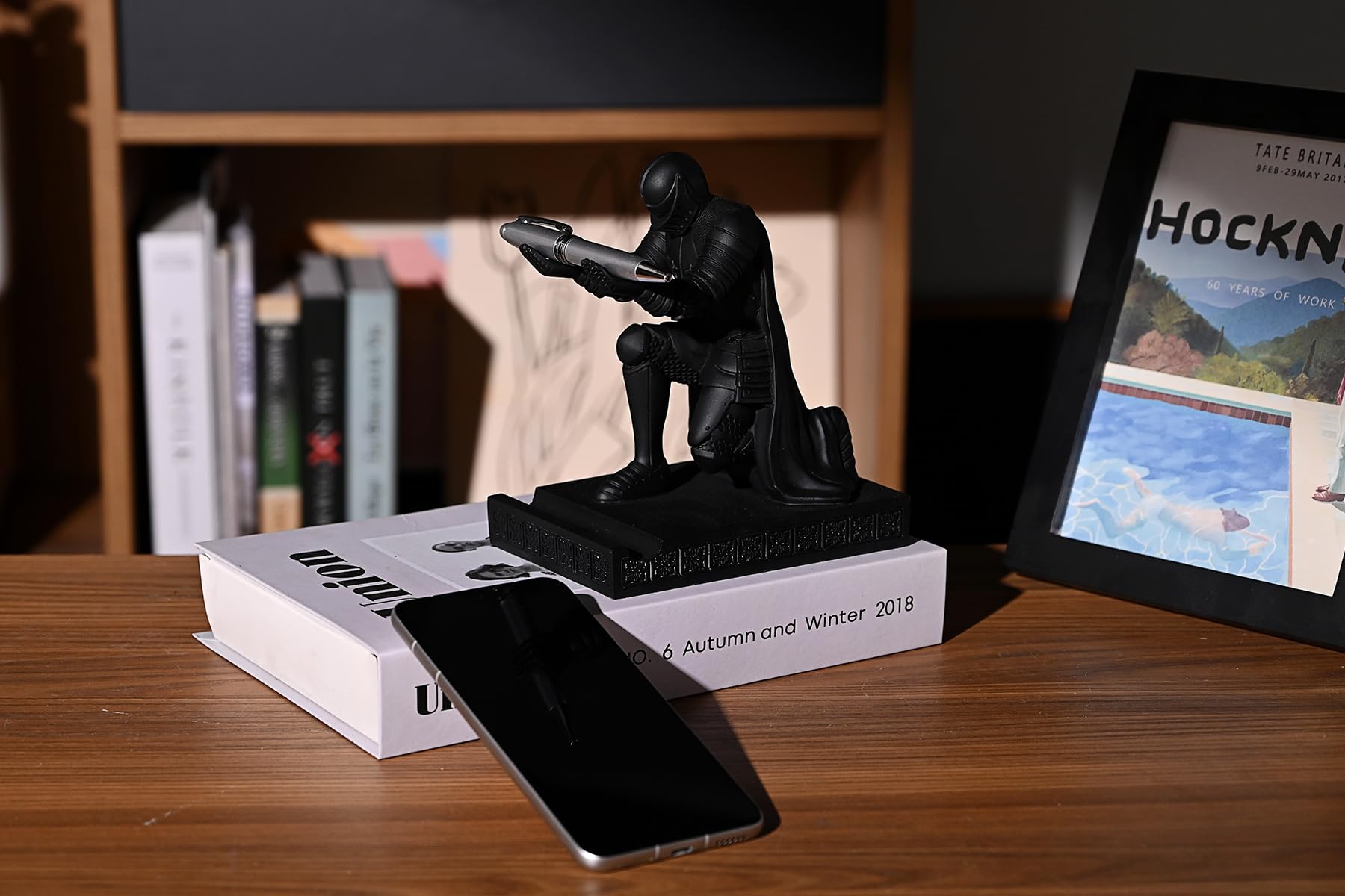 CYXStar Windbreaker Soldier Knight Pen Holder Personalized Desk Accessory, Mobile Phone & Gaming Controller Holder, Device Stand Gift for Medieval Enthusiasts (Black) - Image 4