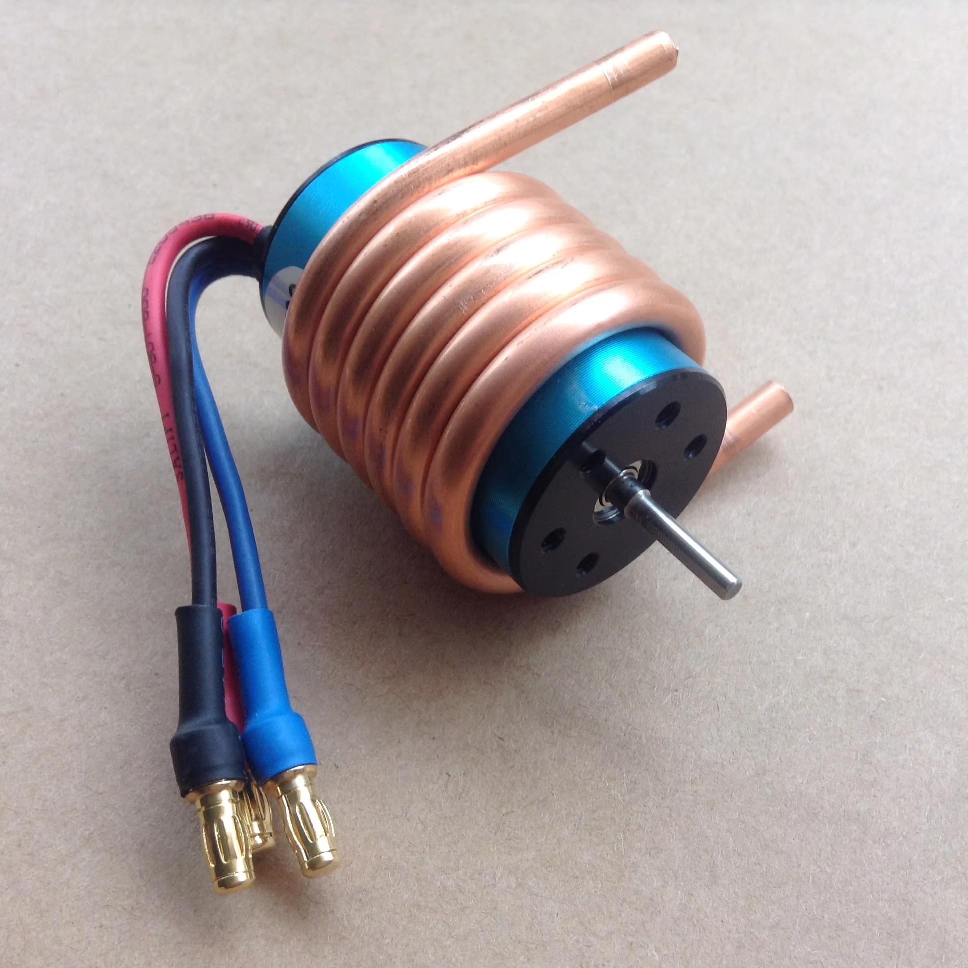 Silnik Bezszczotkowy 2440, 4500 kV, 4-biegunowy, Model Samochodu/Łodzi w Skali 1/16, Pierścień Miedziany, Tuleja Chłodzona Wodą