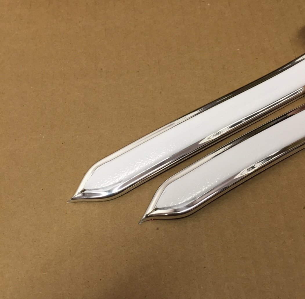 Vintage Style 7/8" White & Chrome Side Body Trim Molding - Formed Pointed Ends