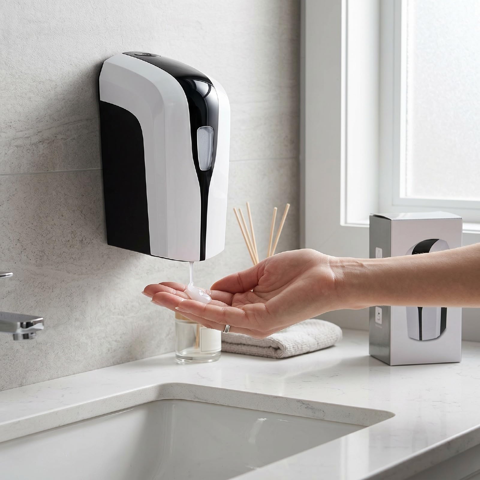 Sorandy Dispensador Automático de, Dispensador de Líquido sin Contacto, 1000 Ml, Montado en la Pared con Volumen Ajustable para el Hogar, Oficina, Hotel, Escuela, Restaurante, Baño