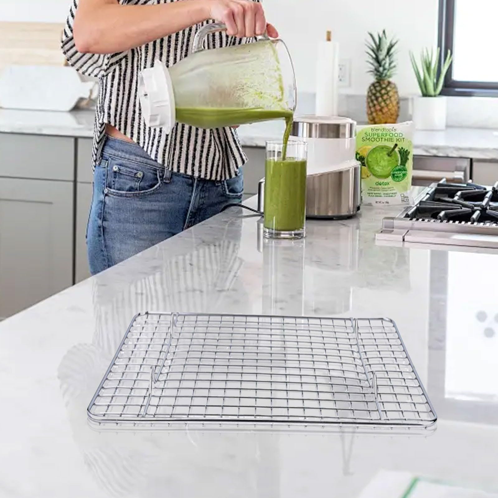Set di 4 griglie di raffreddamento in acciaio inox per cottura e raffreddamento con design a griglia quadrata, teglia per biscotti adatta al forno per una circolazione uniforme del calore