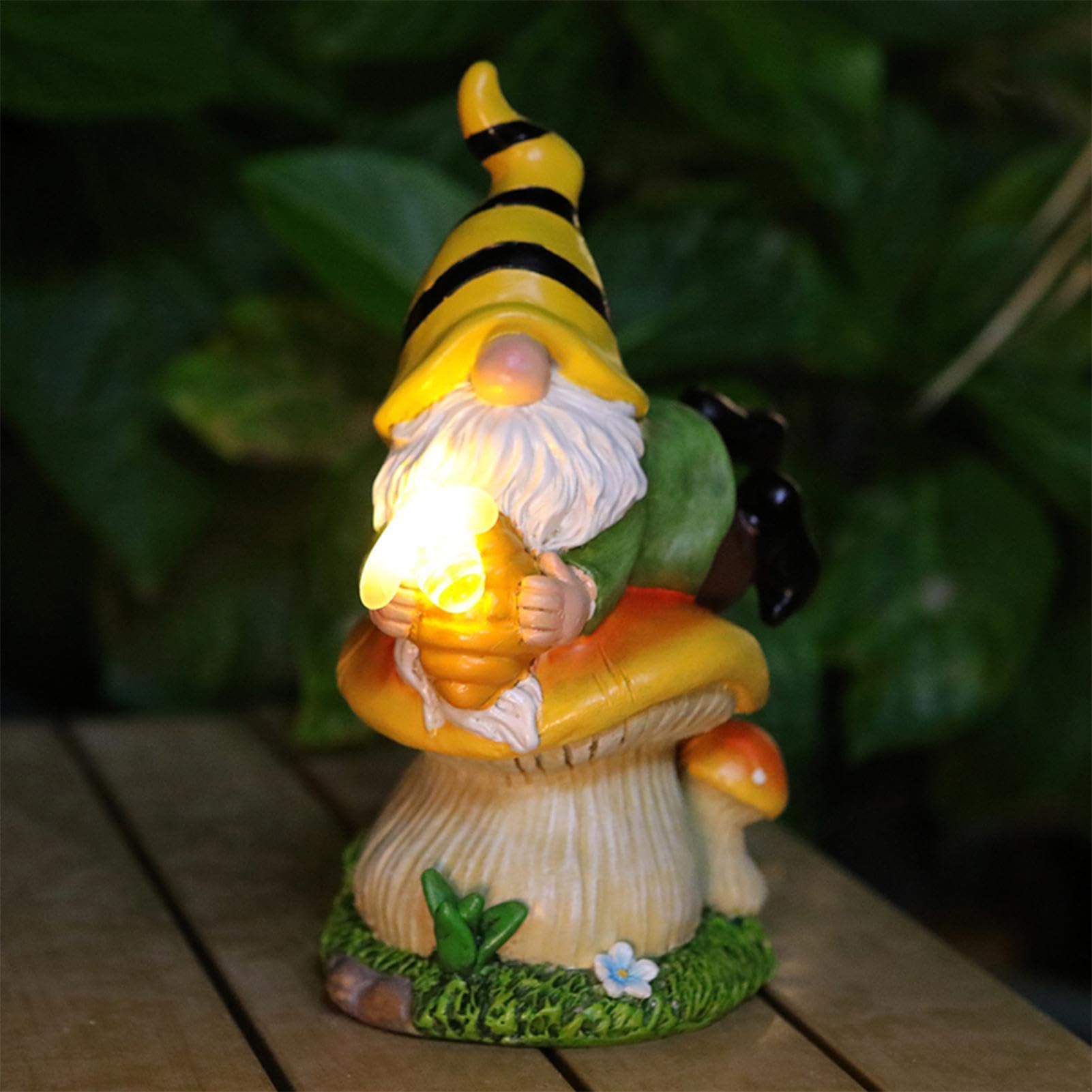 Statuetta decorativa a forma di nano in resina a energia solare | Gnomo a forma di ape sdraiato sul fungo per giardino, prato, patio, portico, balcone, cortile, laghetto, davanzale