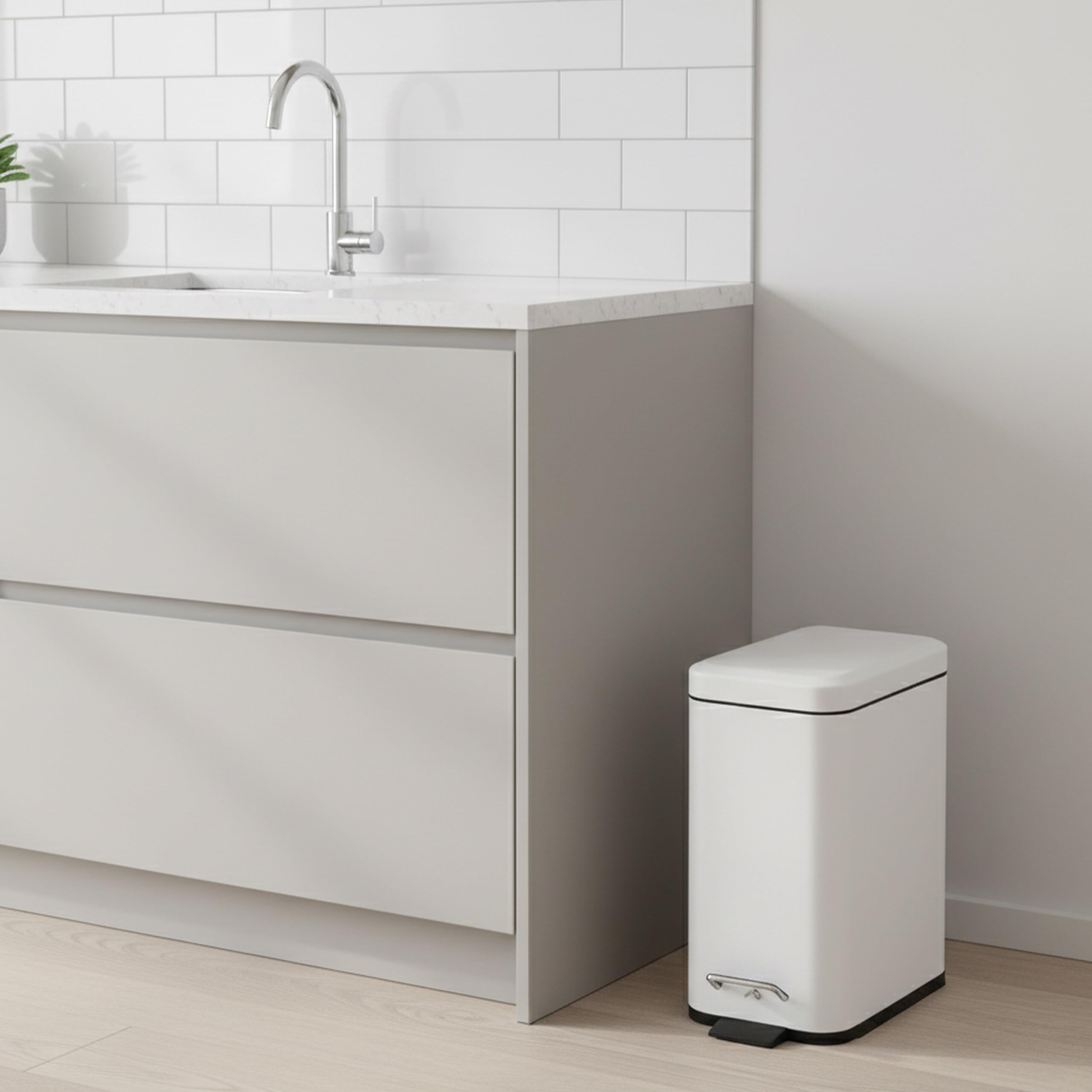 Relaxdays Cestino per Il Bagno, 5 Litri, Cestino Cosmetici con Chiusura Soft-Close, Design Opaco, a Pedale, Beige