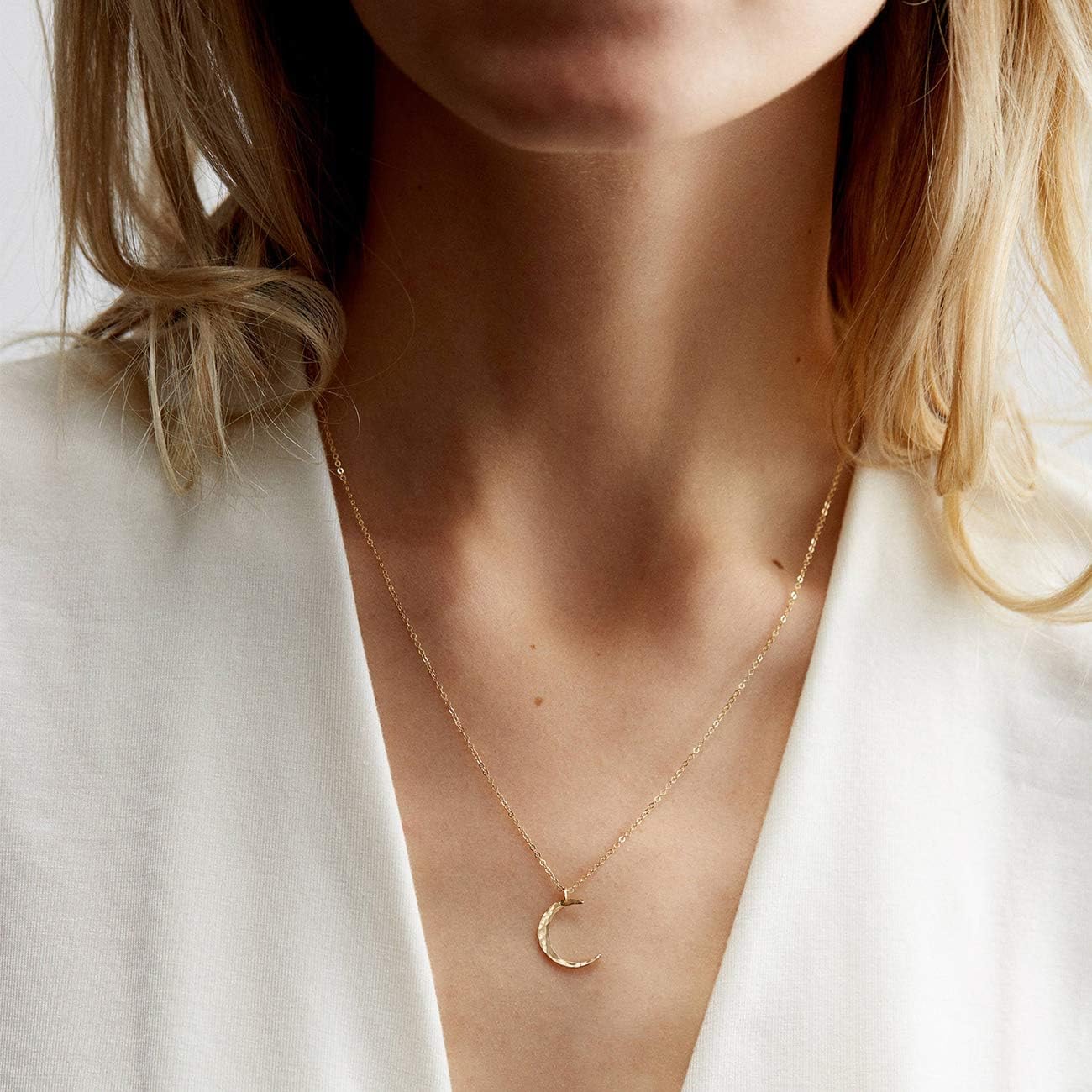 LOYATA Gold Pendant Necklaces for Women-Simple 14K Gold Round Circle Pendant Necklace Dainty Charm Necklace Jewelry Gifts for Women - Image 3