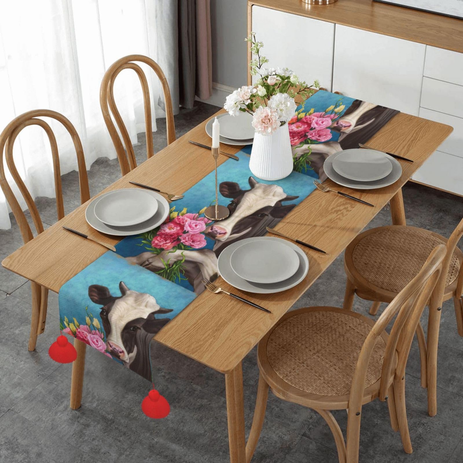 Chemin de table de Noël vache rigolote et bouquet avec pompons élégants