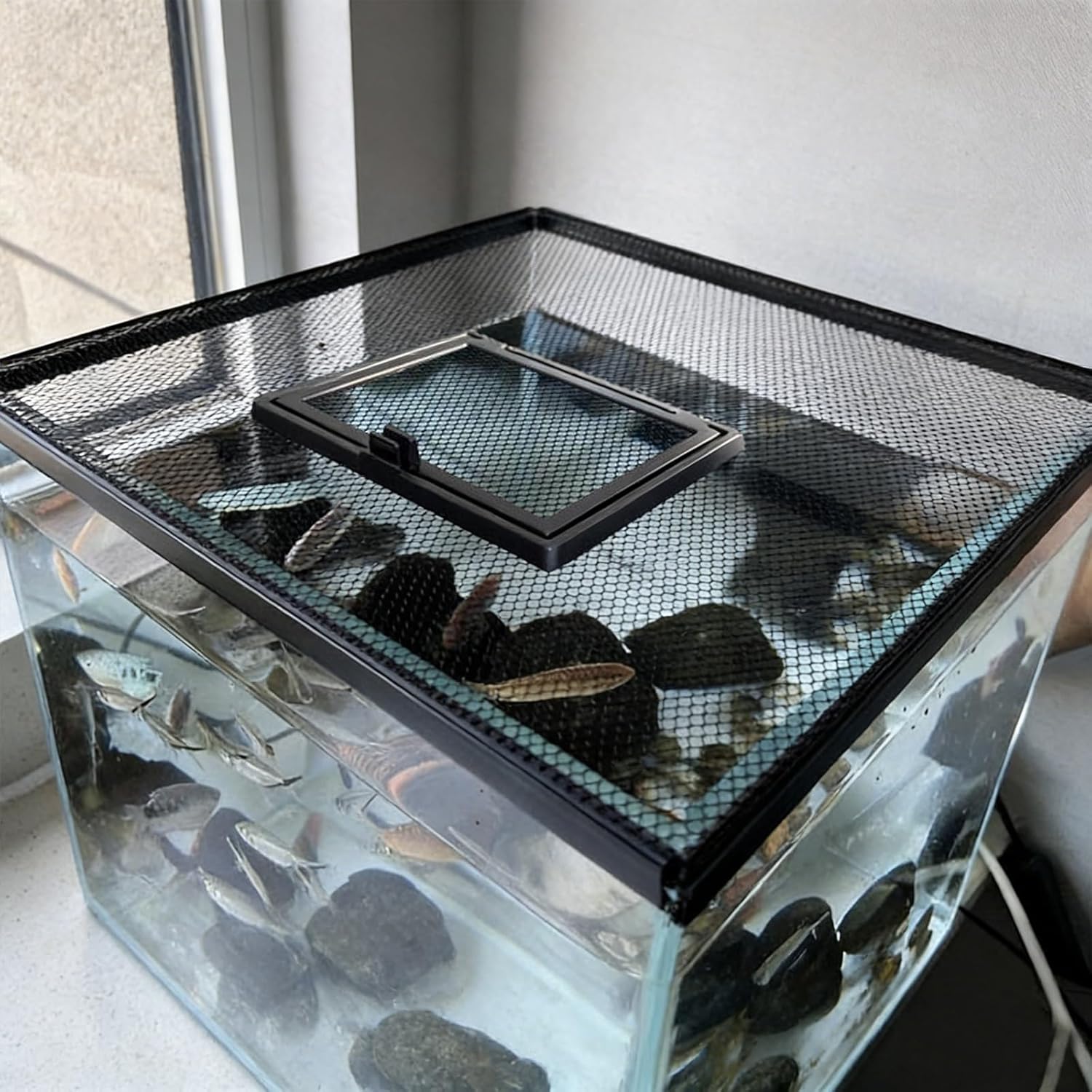 30x30CM Magnetic Aquarium Lid with Feng Port, Anti-Jump Mesh Cover for Fish Tank, Fish Protection Hood, Essential Aquarium Accessories for Pet Fish