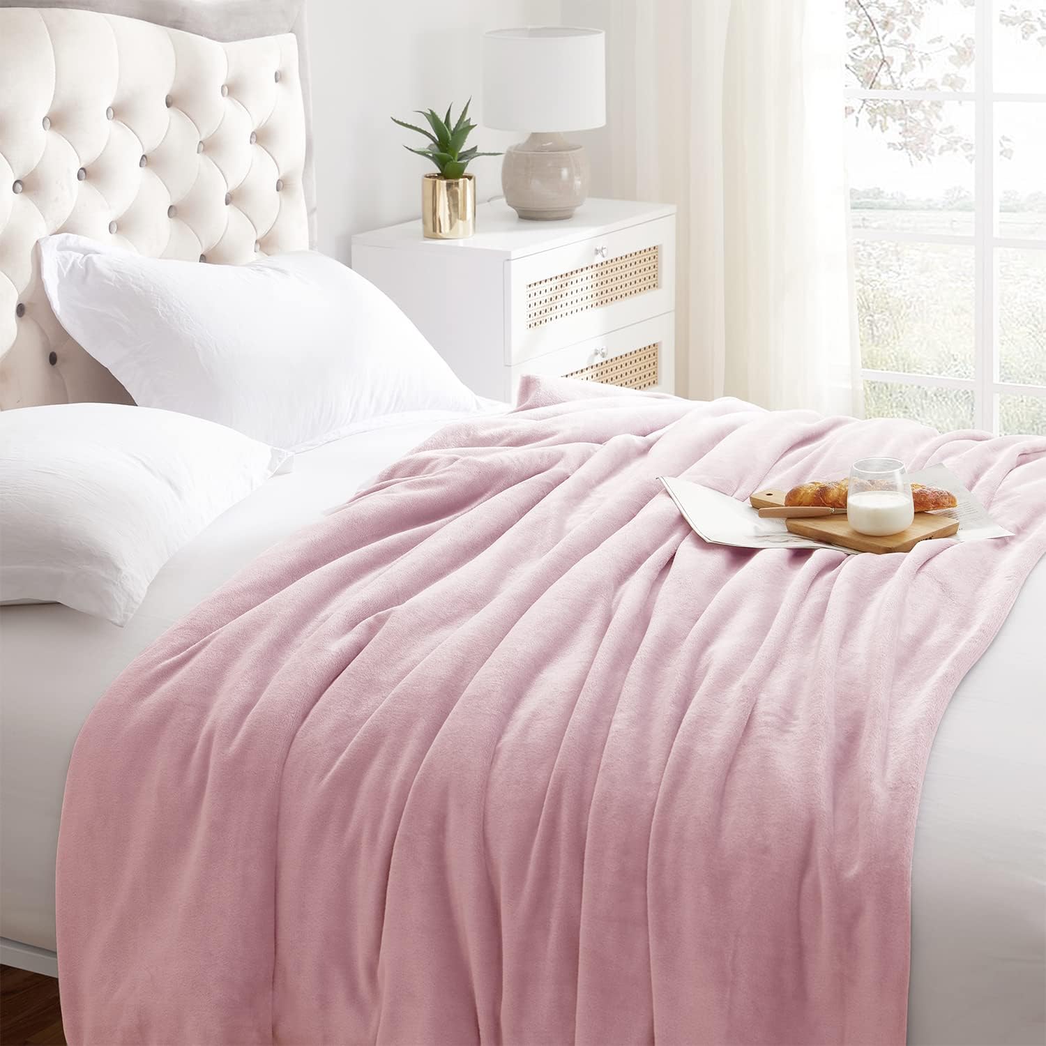 KMUSET Fleece Blanket Throw Size Pink Lightweight Super Soft Cozy Luxury Bed Blanket Microfiber - Image 4