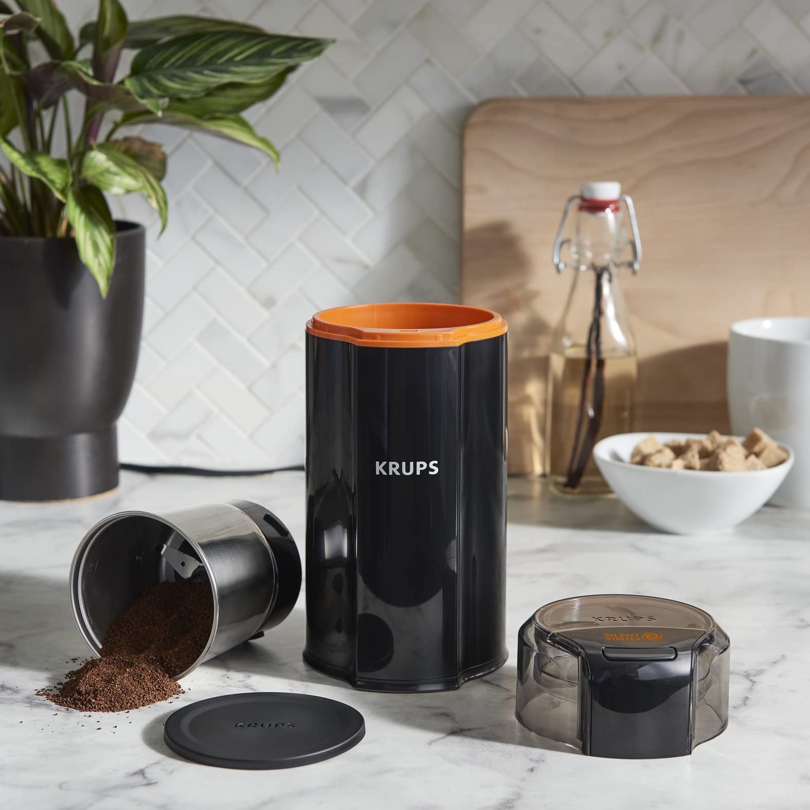 Krups Moulin à café électrique, Lame en acier inoxydable, Puissance 175 W, Broyeur grain silencieux et polyvalent, Compatible lave-vaisselle, Fonctionnement simple, Silent Vortex, Noir GX332810