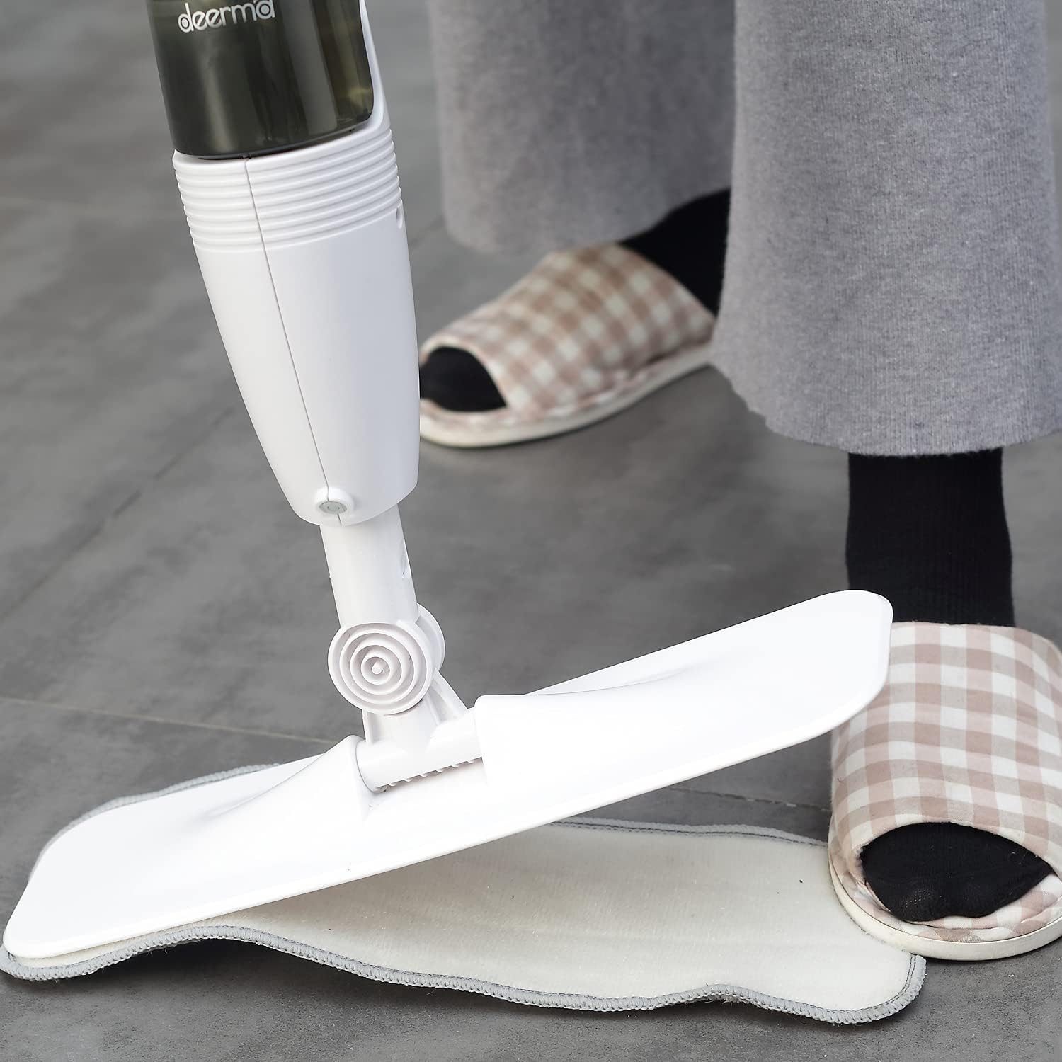 DEERMA Spray Mop for Hard Floor Cleaning with Microfiber Mop Pad Refills and 350ml Water Tank, 360° Rotation Flat Mop for Home Kitchen Hardwood Laminate Wood Ceramic Tile Floor, 8 FREE Mop Pad Refills : Health & Household