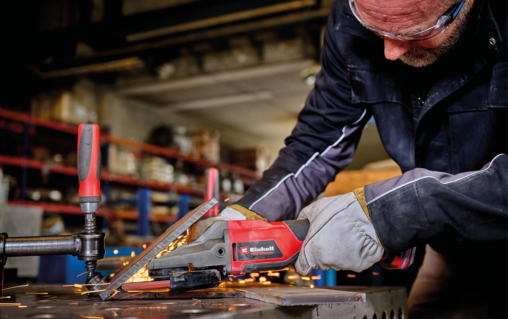 Einhell Professional Akku-Flachkopf-Winkelschleifer TP-AG 18/125 F Li BL-Solo Power X-Change (18 V, 700 W, 125 mm Scheiben-Ø, 33 mm Schnitttiefe, Brushless, inkl. Zubehör, ohne Akku)
