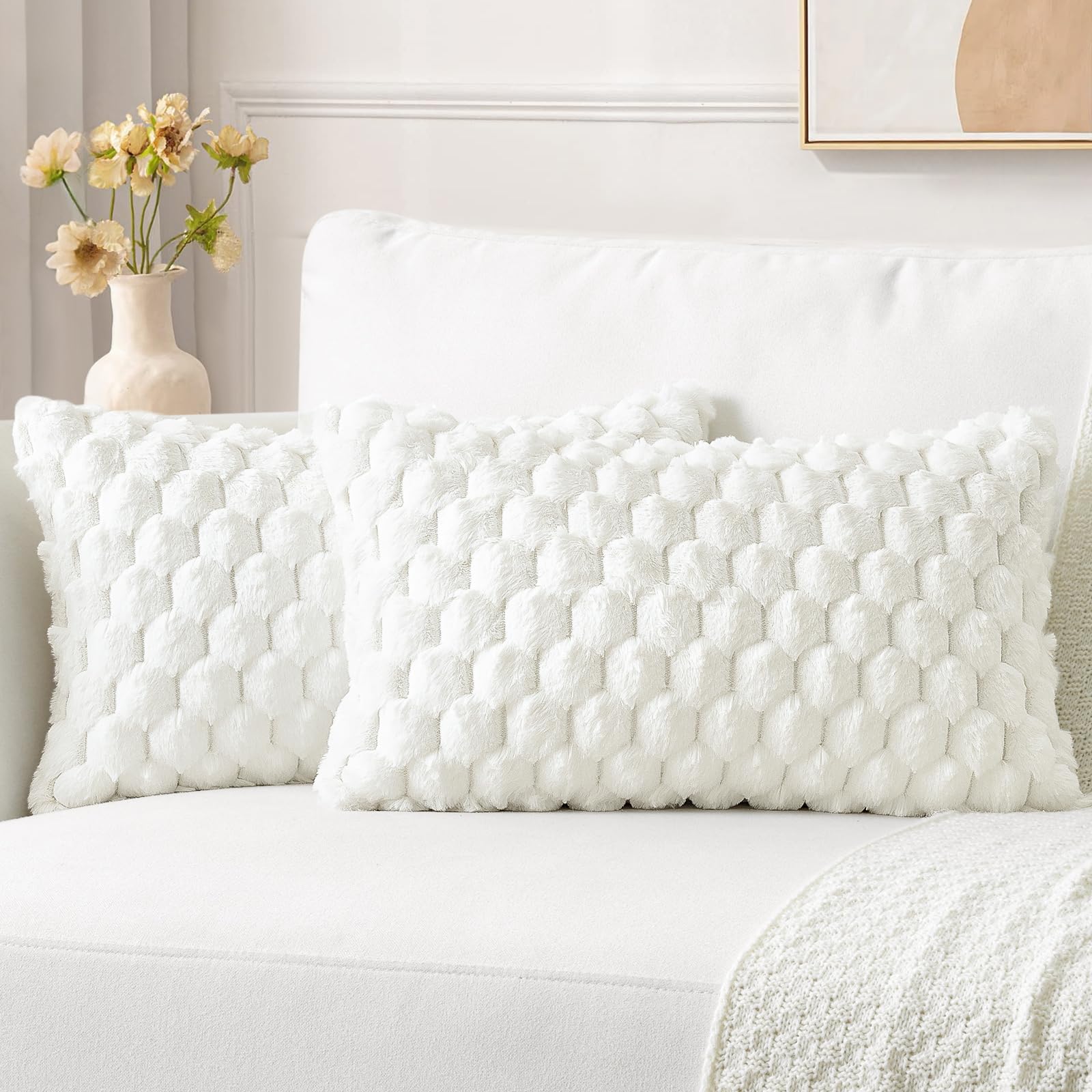 Sungeek Set of 2 Cream White Fluffy Faux Fur Cushion Covers 40x60 cm, Soft Cozy Plush Velvet Decorative Throw Pillow Covers 16x24 Inch Lumbar Pillowcases for Sofa Couch Bed Living Room