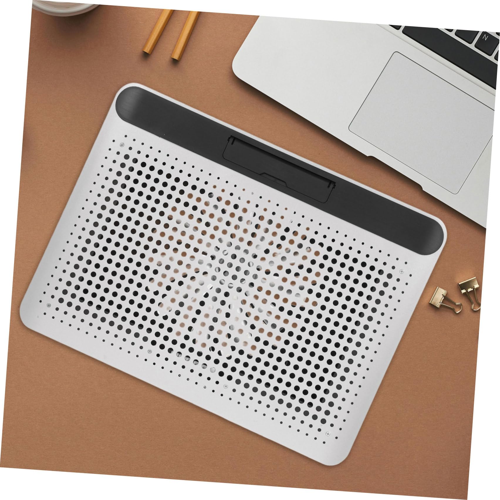 Holibanna Notebook Ultra Dünn Aluminium Legierung Kühlmatte mit USB Leiser Lüfter Ergonomischer für Angenehmes Arbeiten zu Hause