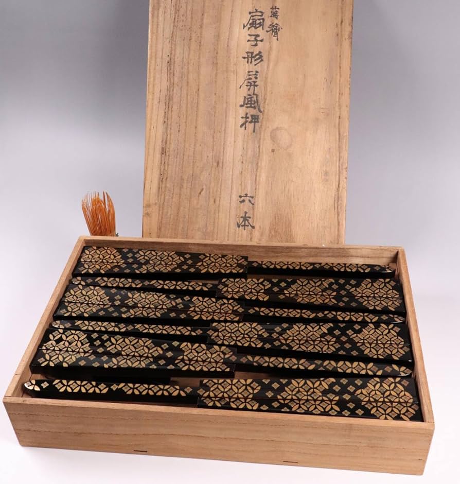 漆芸 桜ちらし蒔絵 花台 最大幅45.7cm 木製 卓 覆輪 雪輪 MA345 Amazon.co.jp: 花七宝蒔絵 扇子形 屏風押さえ 六本 木箱入り
