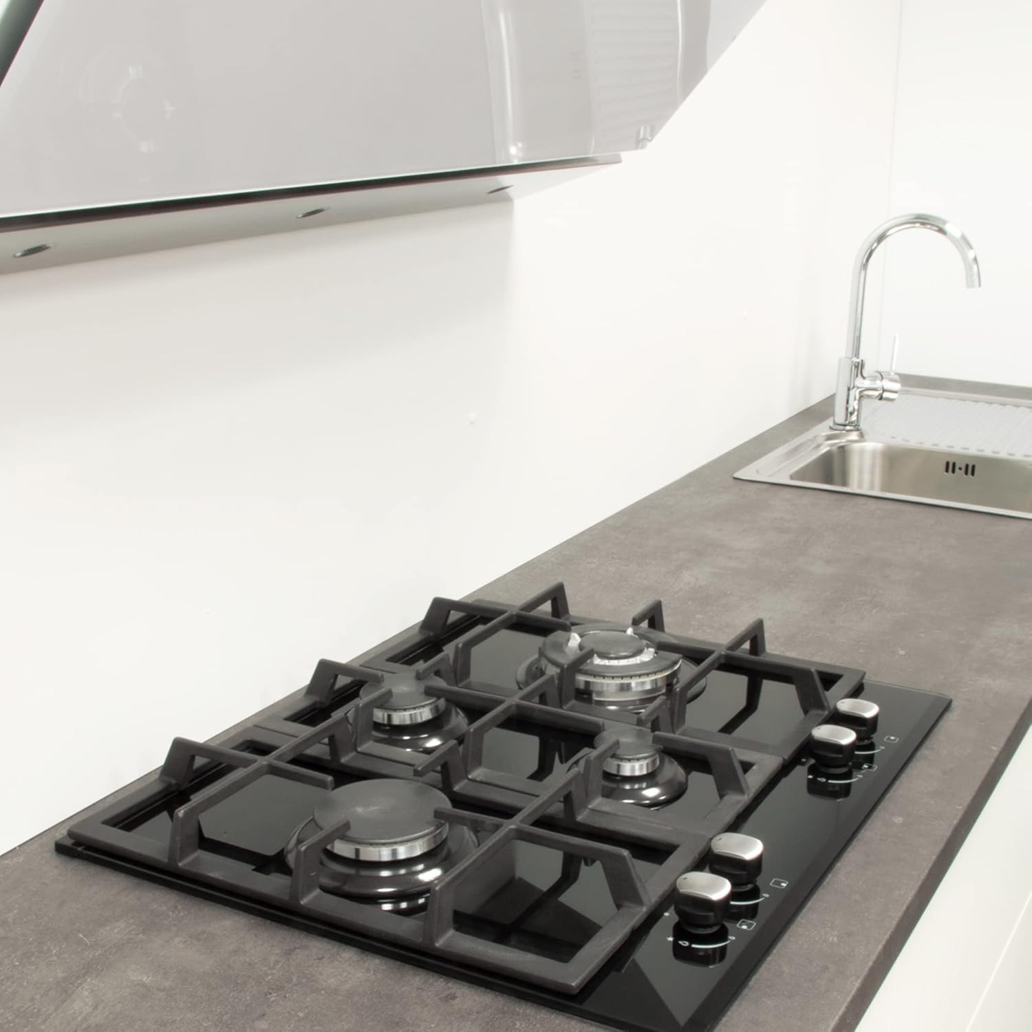 LCI 6031 BK - Piano Cottura a Gas Butano a 4 Fuochi - 1 Tripla Corona - Predisposto per Cottura a Gas Naturale - Larghezza 64 cm - Potenza Totale 9,25 Kw - Griglie e Bruciatori a Gas Smaltati - Cata LCI 6031 BK - Piano Cottura a Gas Butano a 4 Fuochi - 1 Tripla Corona - Predisposto per Cottura a Gas Naturale - Larghezza 64 cm - Potenza Totale 9,25 Kw - Griglie e Bruciatori a Gas Smaltati - Cata