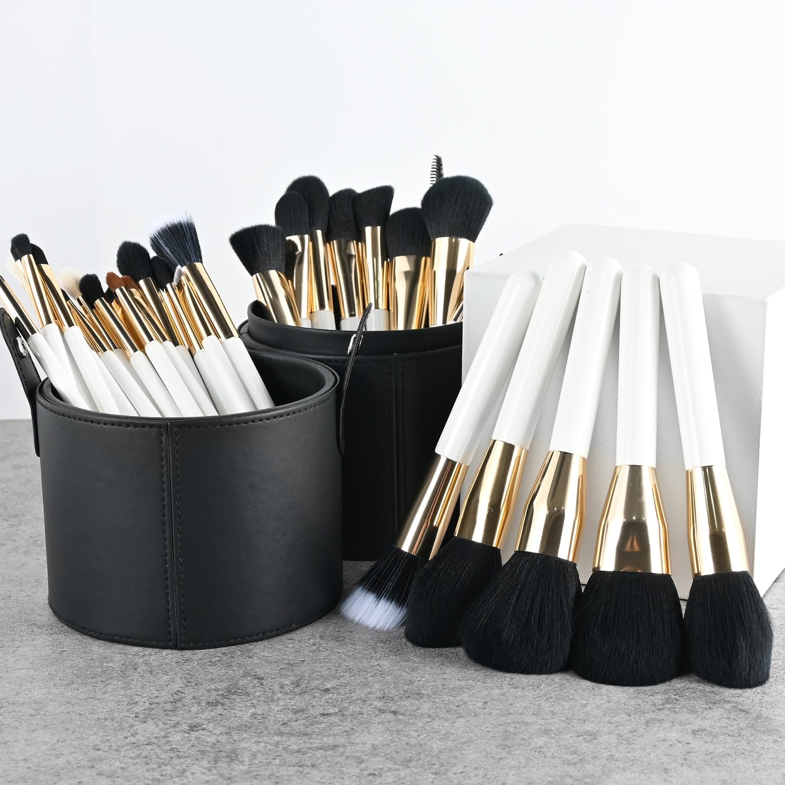 Reise Makeup Pinsel Set - 32er Premium Synthetik Pinselset mit Halter für Lidschatten,Foundation,Puder und Rouge für unterwegs