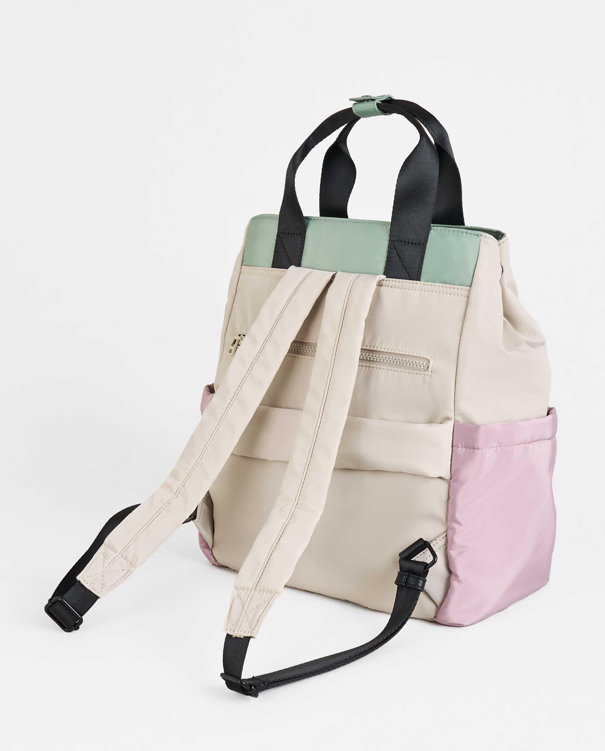 PACO MARTINEZ Mochila Traveller Multicolor para Mujer, Bolso Mochila para Portátil 13", Tamaño Grande, Asas Dobles, Color Gris, Malva, Verde Menta y Amarillo - 37x42x22 Centímetros