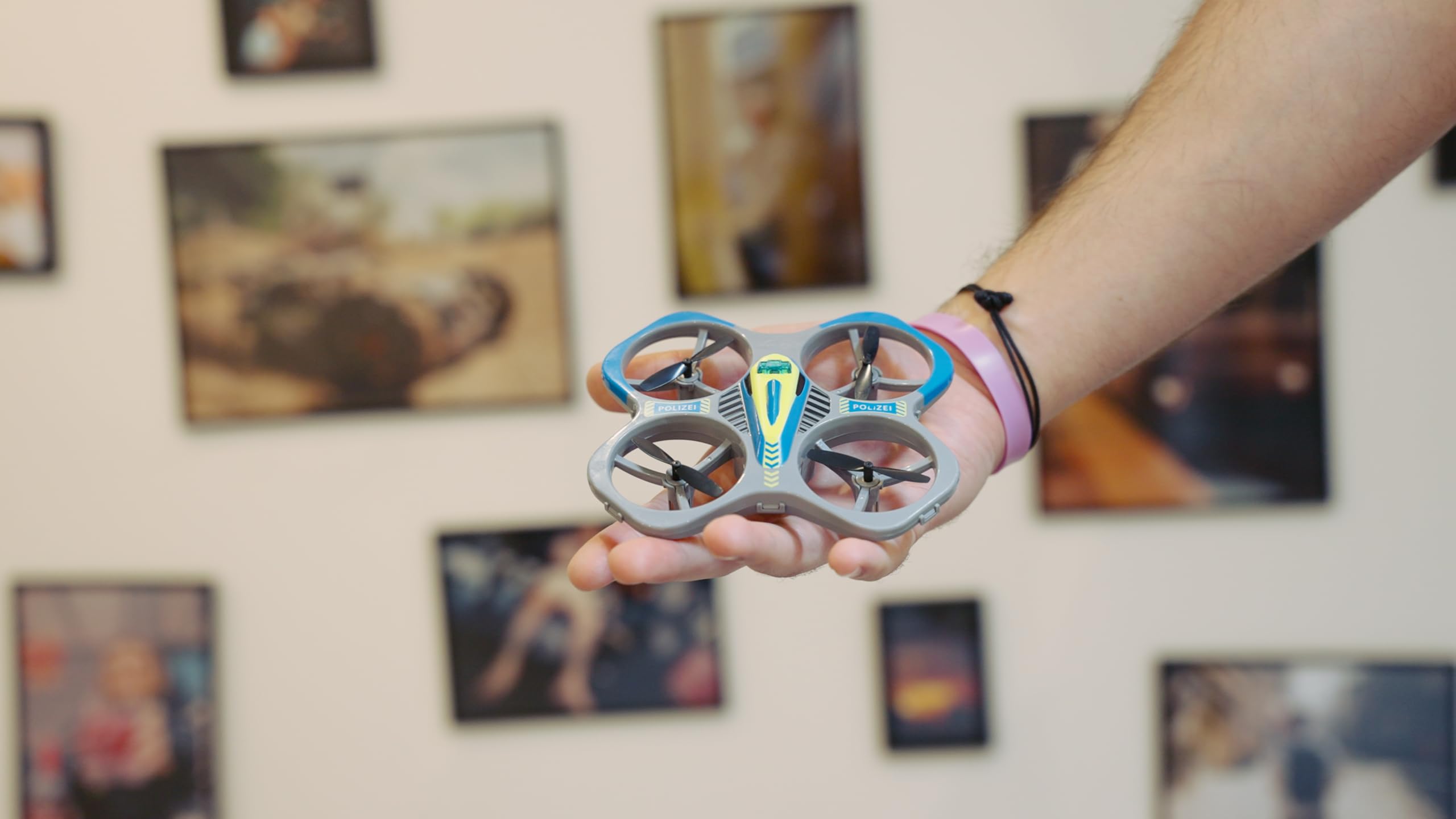 Carson Cyber Drone Police 2,4 GHz 100% RTF - 100% gotowy do lotu, sterowany radiowo; RC, w tym baterie i pilot, quadkopter dla dzieci, zabawka