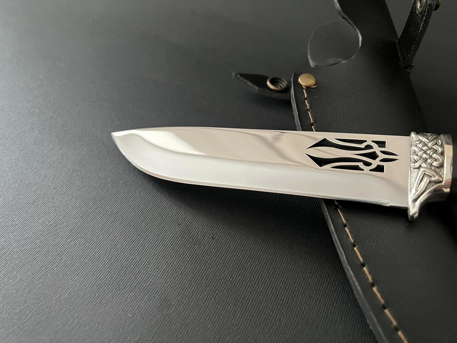 Coat of Arms of Ukraine Trident. Ukrainian Military Patriotic National Knife Stainless Steel Custom Handmade Knives for Tourist, Hunting Fishing Camping Tactical Souvenir Gift for men + Leather Sheath