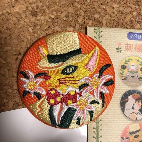Amazon 耳をすませば バロン 男爵 ネコ ジブリがいっぱい 刺繍 ブローチ コレクション バッジ 缶バッジ アニメ 萌えグッズ 通販