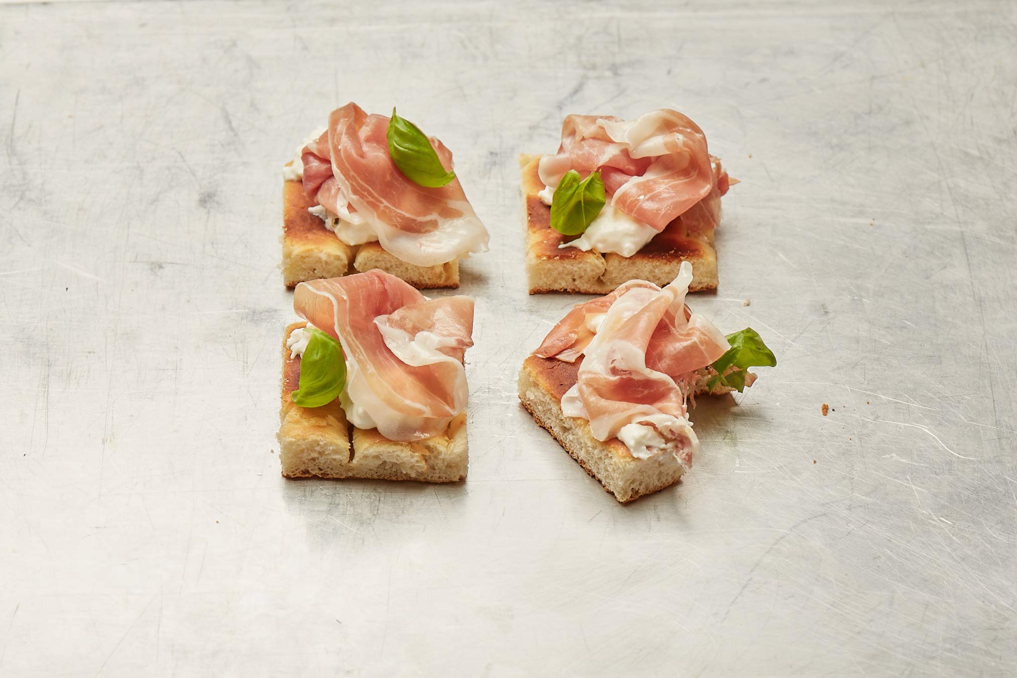 Prosciuttodi Parma D.O.P con osso Salumi Pasini® | intero | Stagionato almeno 18 mesi |10.5 kg