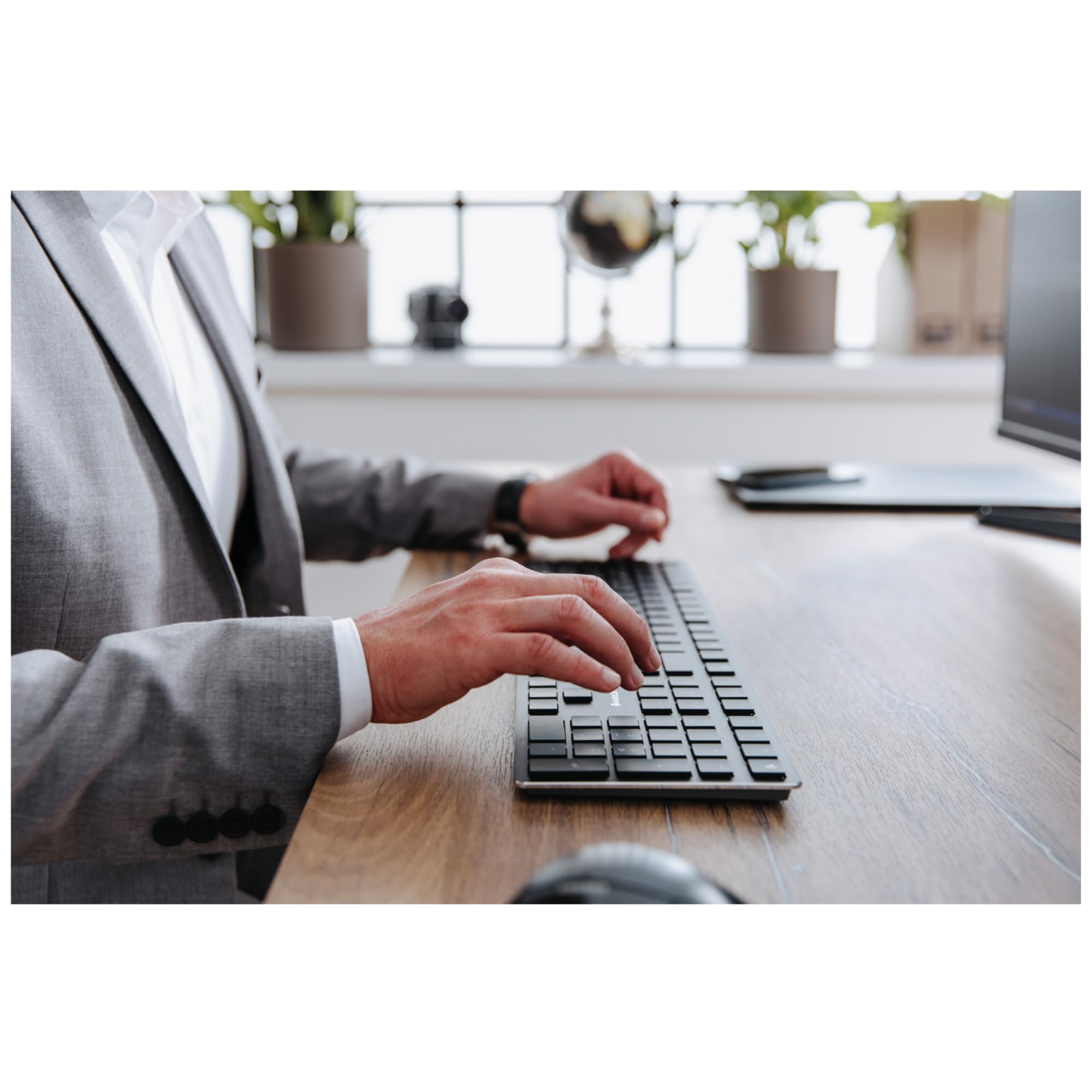 CHERRY KW X ULP, ultra płaska mechaniczna klawiatura high-end, układ US-International (QWERTY), bezprzewodowa klawiatura multi-device dla maksymalnie 4 urządzeń, ładowalna, czarny
