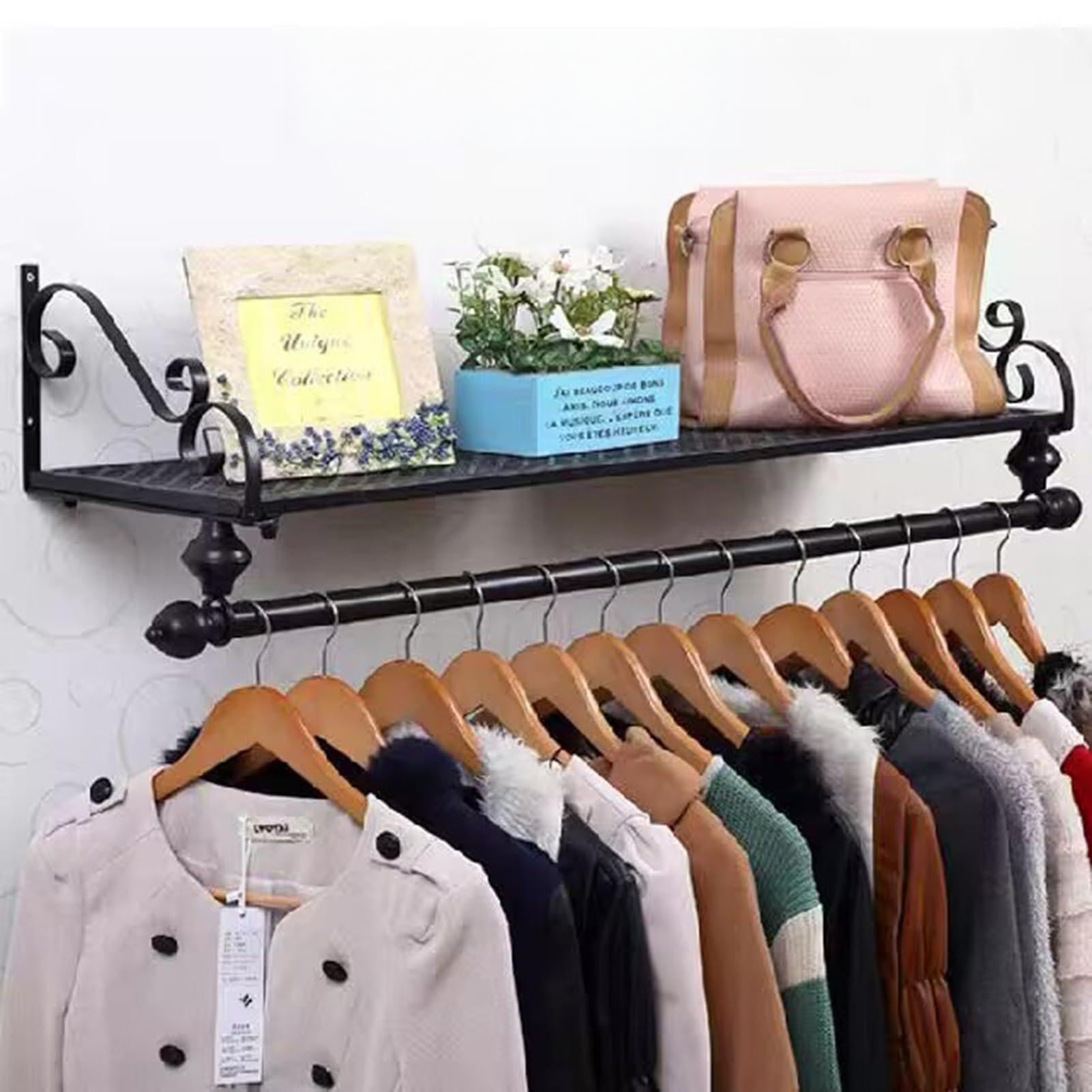 Tringle de suspension murale en fer noir pour dressing ordonné
