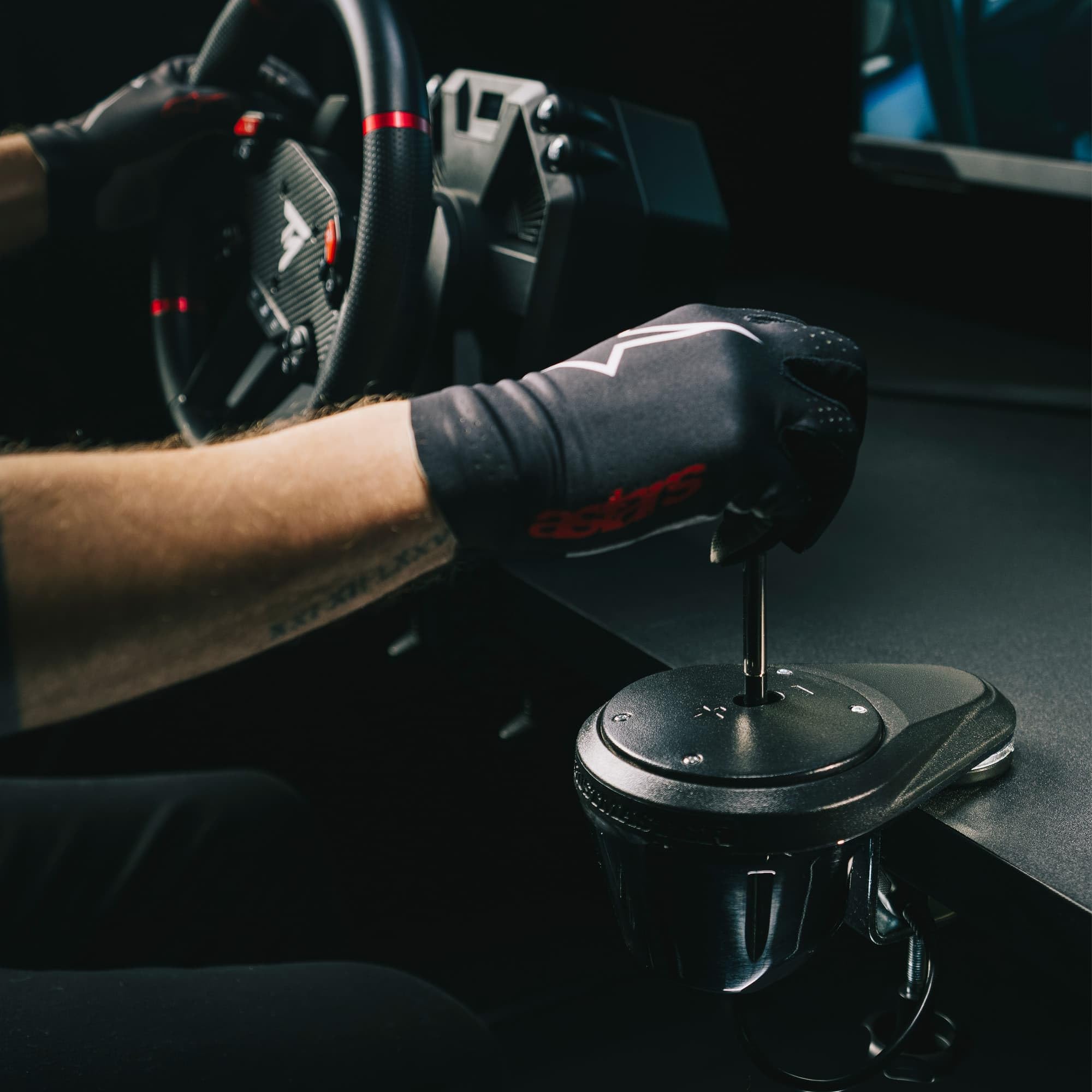 Thrustmaster TH8A Shifter Add-On - Palanca de Cambios de Gama Alta 100% Metálica, Cambio en H y Secuencial, Tecnología Magnética, Compatible con PS5, PS4, Xbox Series X|S, Xbox One y PC