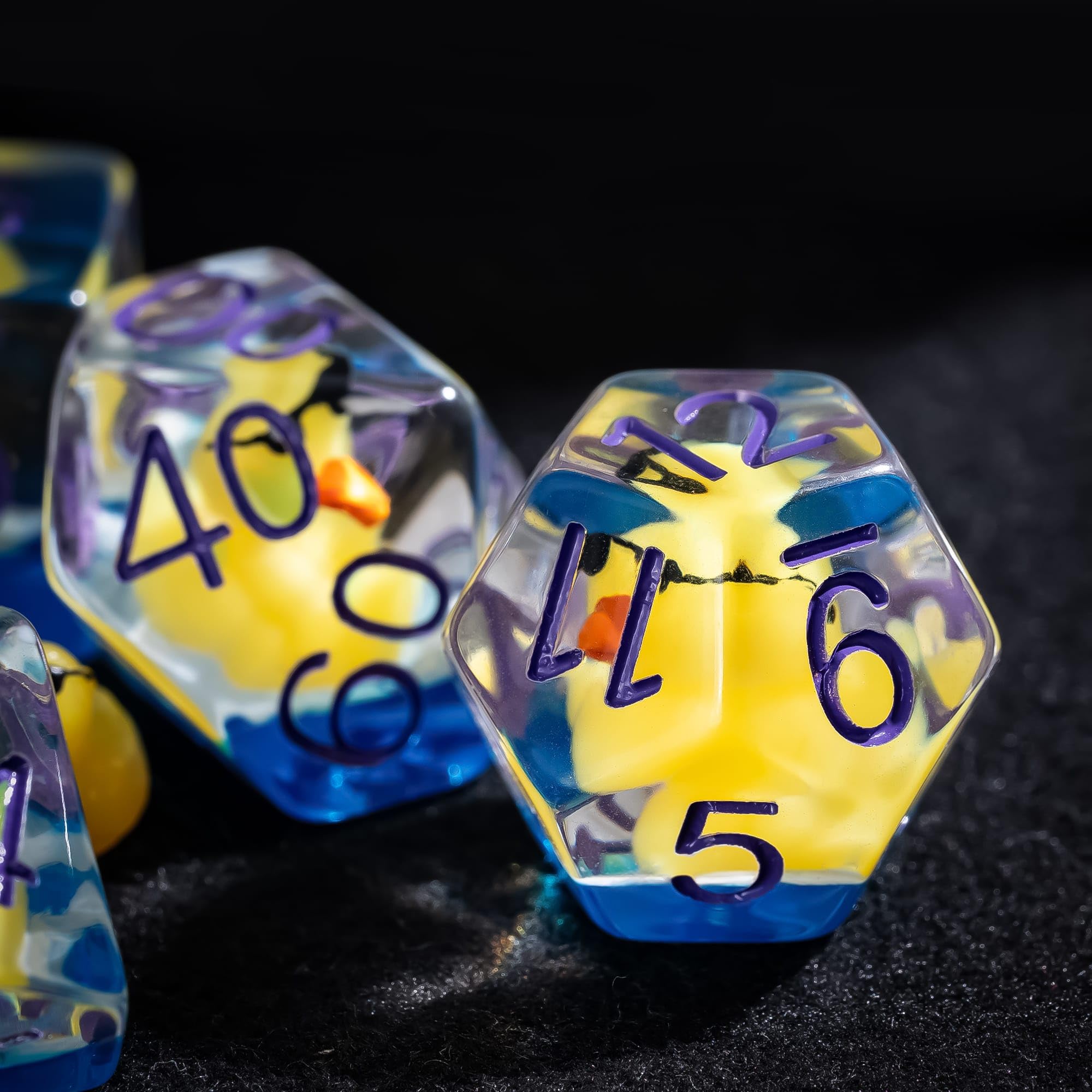 Cusdie DND Dice Set, 7-Piece Transparent Resin Dice with Sunglass-Wearing Duck Design - Image 4