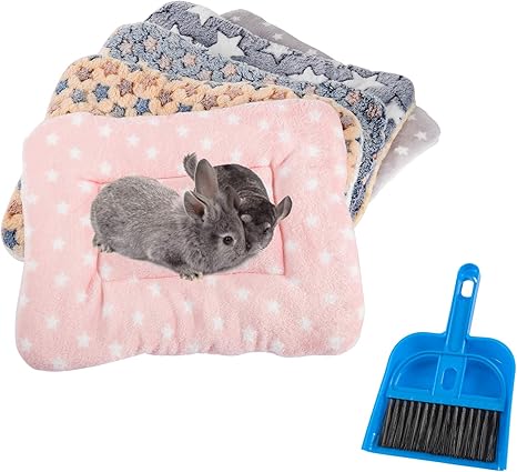 Amazon Com Juego De 5 Alfombrillas Para Hamster De Peluche Engrosadas 5 Unidades Suaves Y Pequenas Con Cepillo De Limpieza De Jaula Para Conejo Chinchilla Ardilla Erizo Pequenos Animales Color Al Azar