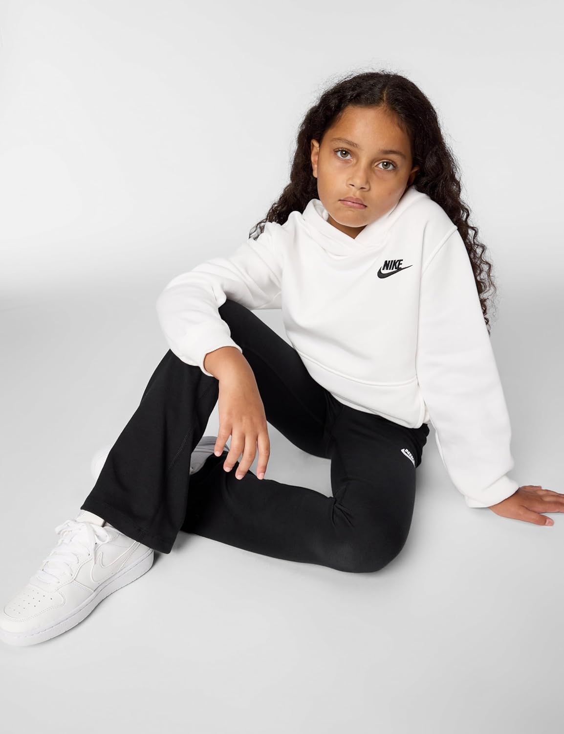 Nike Girls Sportswear Classic High-Waisted Flared Leggings - Image 2