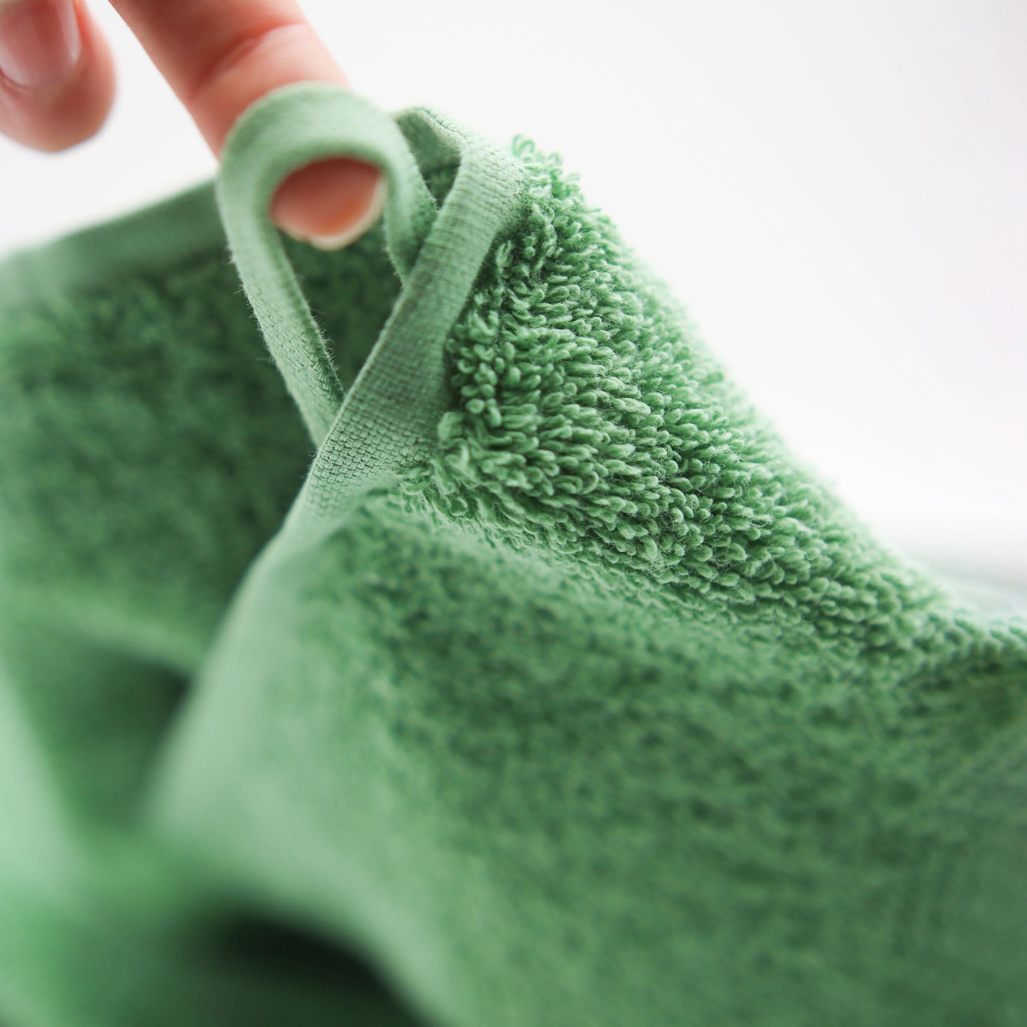 Juego de Toallas Verdes (4 Piezas) | 2 Toallas de Baño Grandes (70x140 cm) + 2 Toallas de Manos (50x100 cm) | 100% Algodón, 500 g/m² | Suaves y Absorbentes | Hechas en Portugal