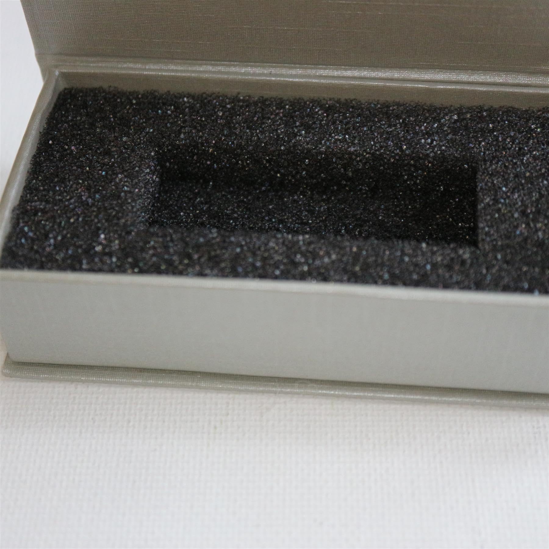 4x Grigio Argento Scatoletta Regalo Magnetica per USB da Presentazione - Scatoletta Regalo con Chiusura Magnetica. Include spuma, da usare con chiavette e drive rimovibili