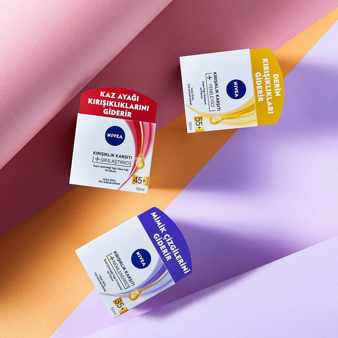 NIVEA Kırışıklık Karşıtı + Sıkılaştırıcı Krem Yaş 45+ (50 ml), Yaşa Özel Yüz Bakım Kremi, Kayısı Çekirdeği ve Shea Yağı ile Yoğun Cilt Bakım, UV Filtresi ile Güneş Koruması (3 paketi)