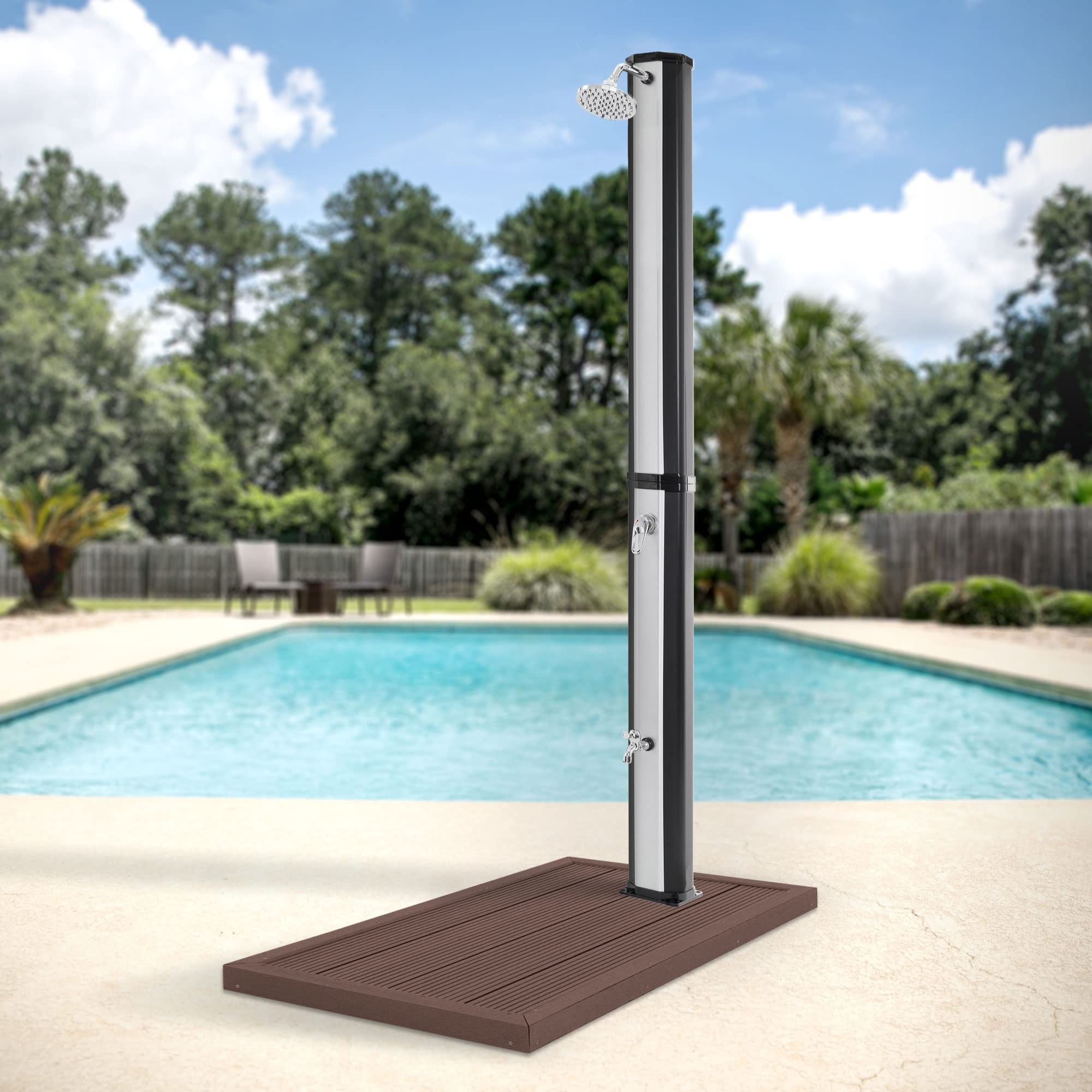 Douche solaire 35L pour rincer le chlore avec eau chaude 60°C pommeau pluie et socle de sol