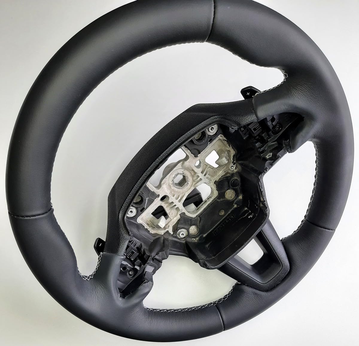 Funda De Volante En Cuero Italiano Negro Para Ford Focus MK3 – Calidad Superior, Custom Steering
