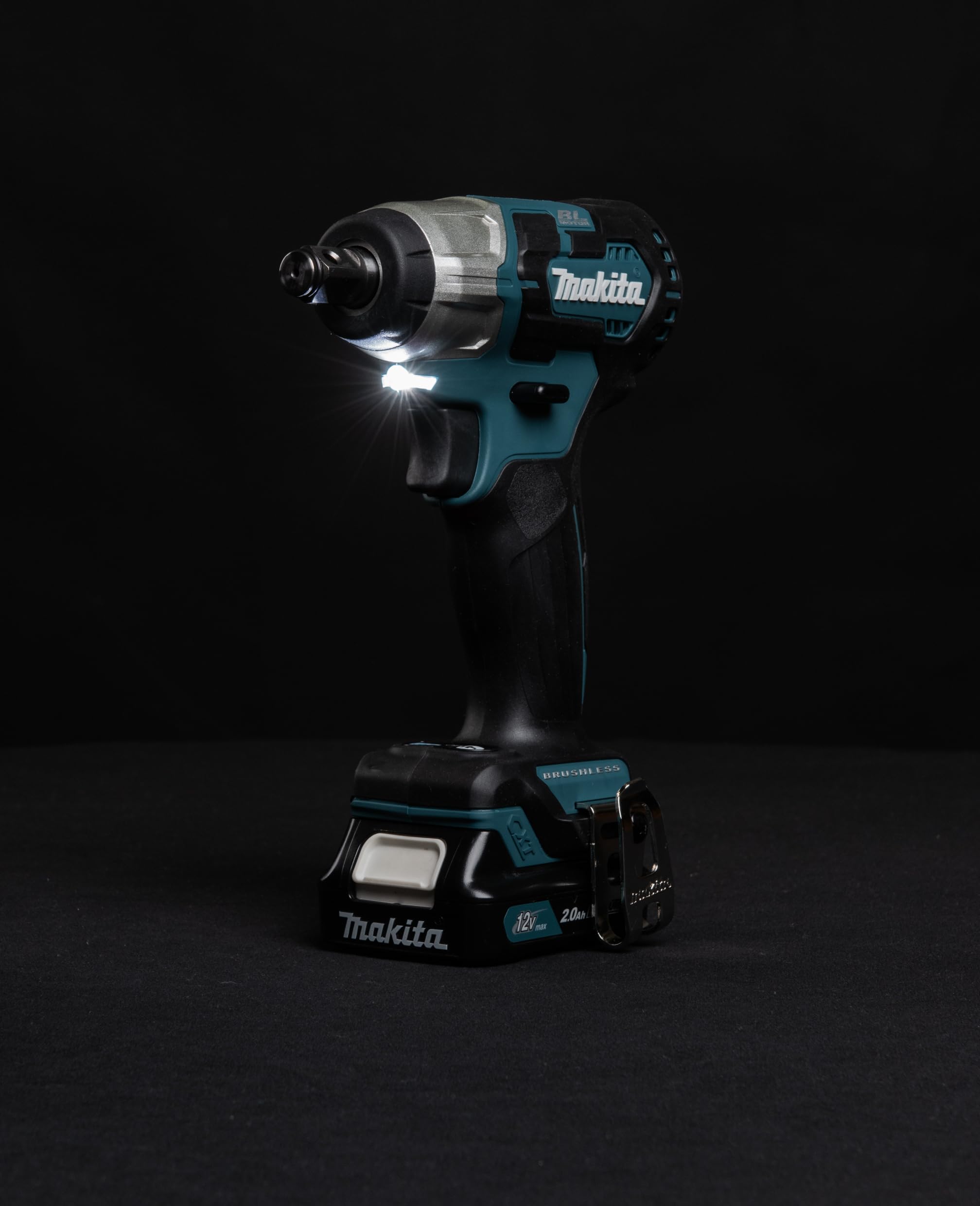 Makita Klucz Udarowy, Czarny/Niebieski, 19.61 x 7.19 x 16.41 cm; 830.07 g
