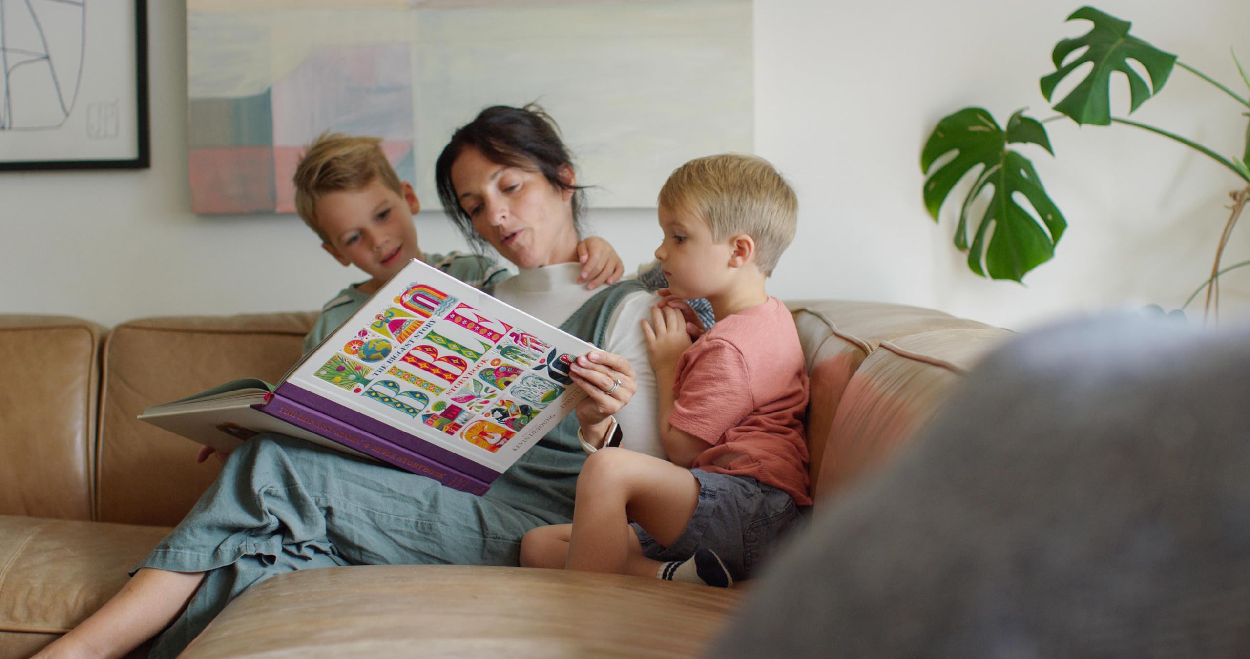 The Biggest Story Bible Storybook (Large Format) - Image 4