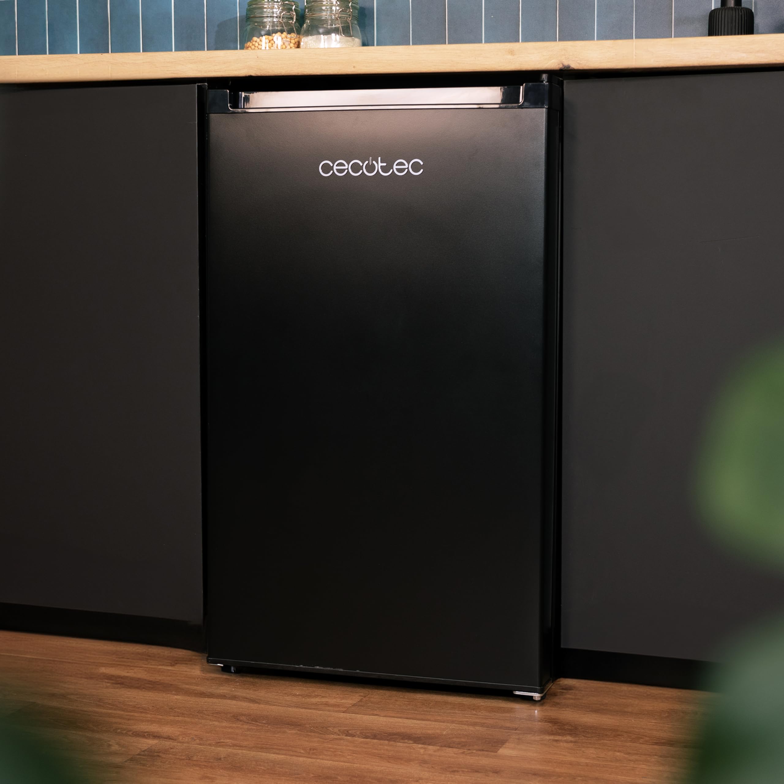 Cecotec Mini Frigorifero Bolero CoolMarket TT 114L Black. Capacità 114 L, Classe Energetica E, Porta Reversibile, Conservazione Ottimale, Luce LED, Controllo Meccanico, Humidity Box, Funzione Defrost